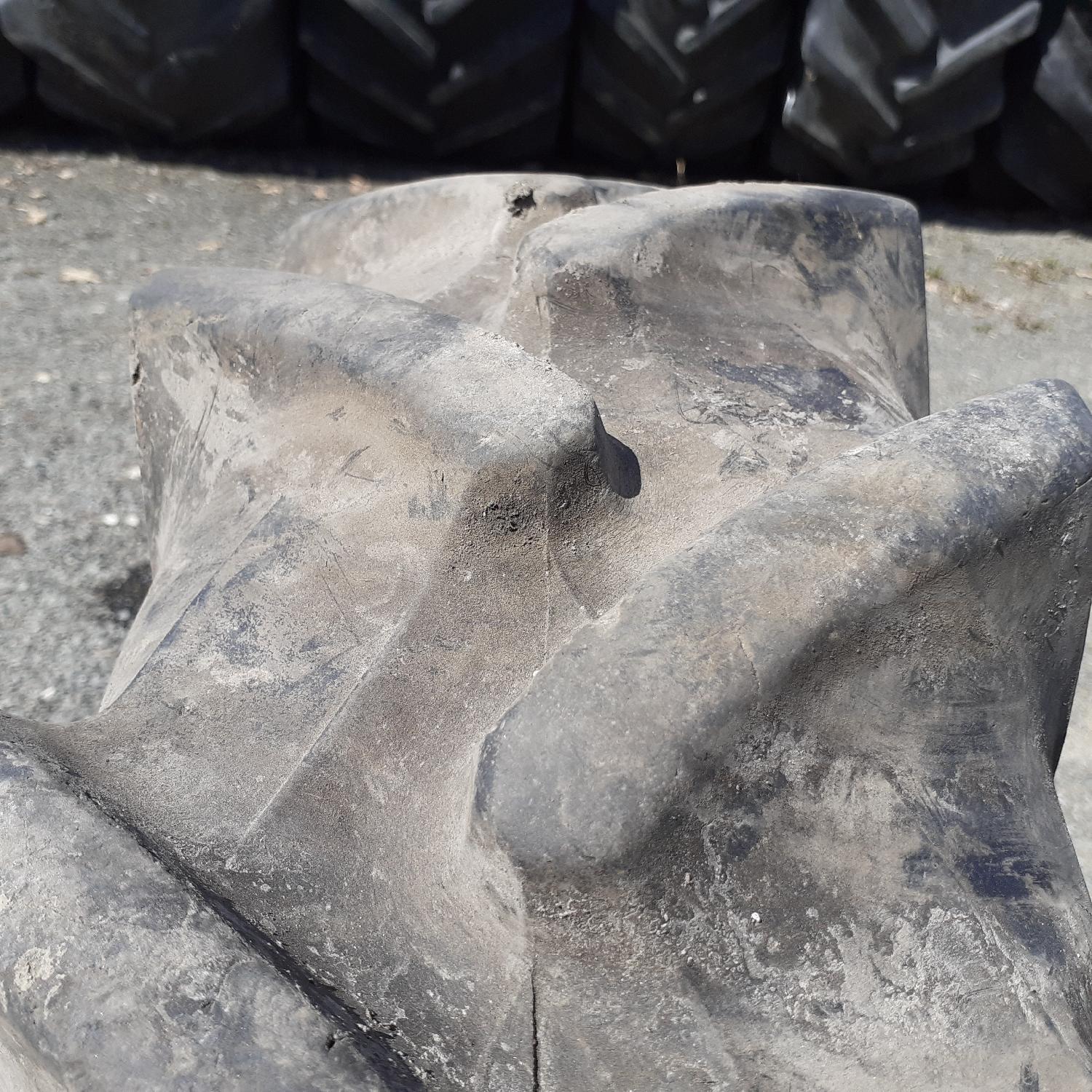  Cauciucuri 8.25-16  Pirelli