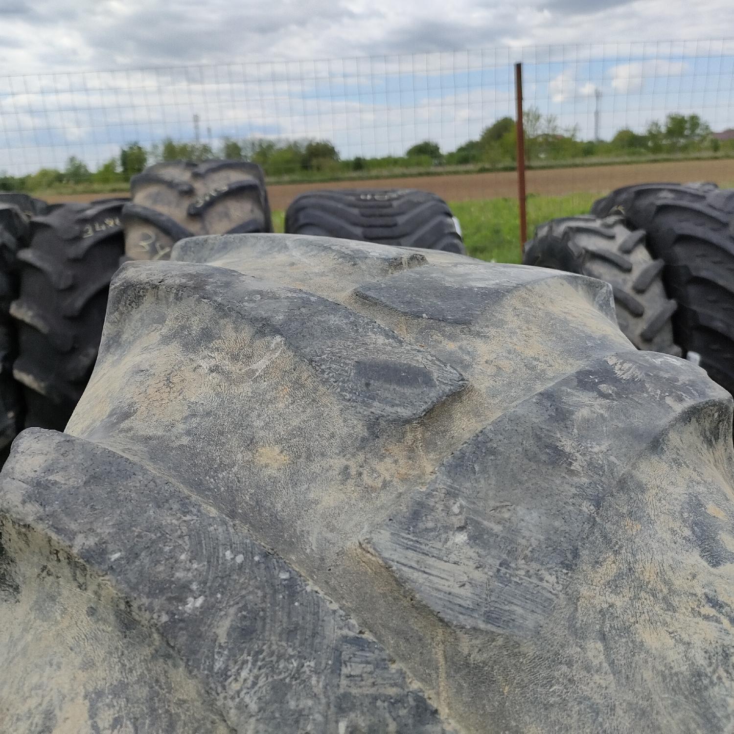  Cauciucuri 340/85R24 (13.6R24) Continental