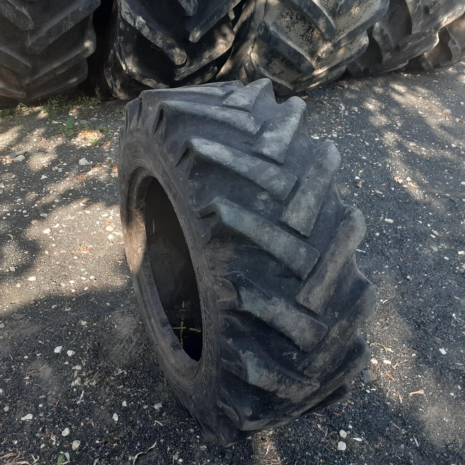  Cauciucuri 10.0/75-15.3 (260/70R15.3) Bkt