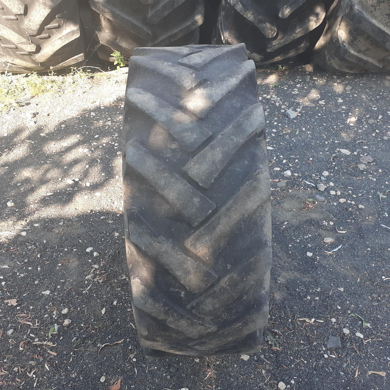  Cauciucuri 10.0/75-15.3 (260/70R15.3) Bkt