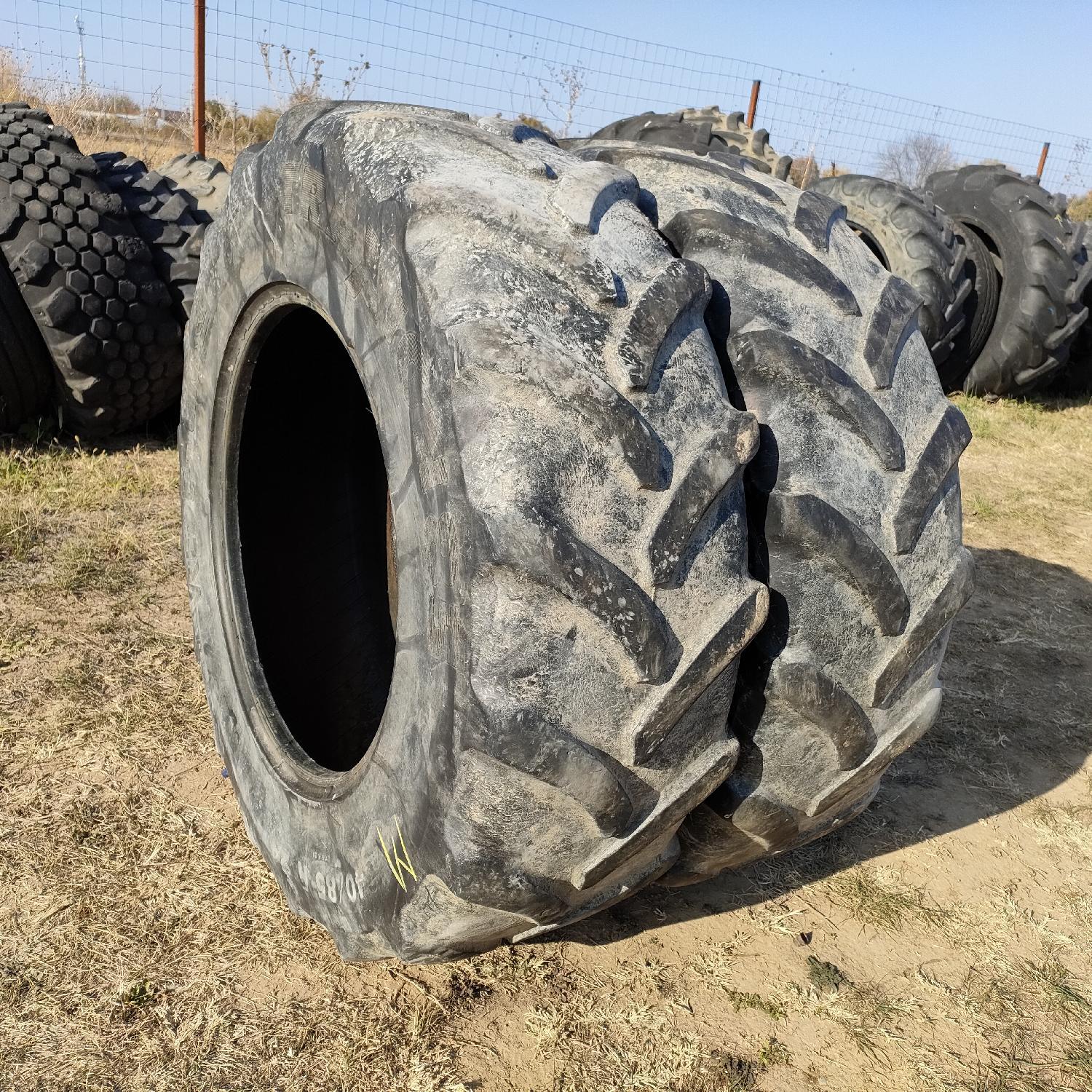  Cauciucuri 340/85R24 (13.6R24) Vredestein