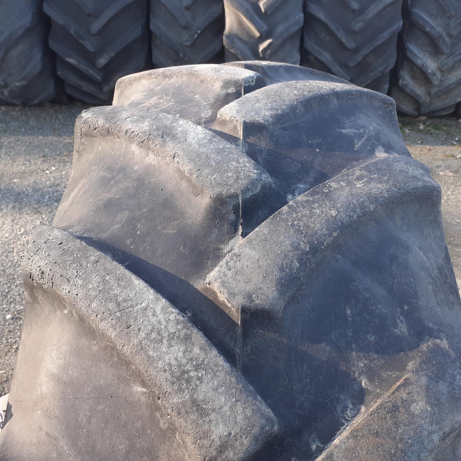  Cauciucuri 340/85R24 (13.6R24) Continental