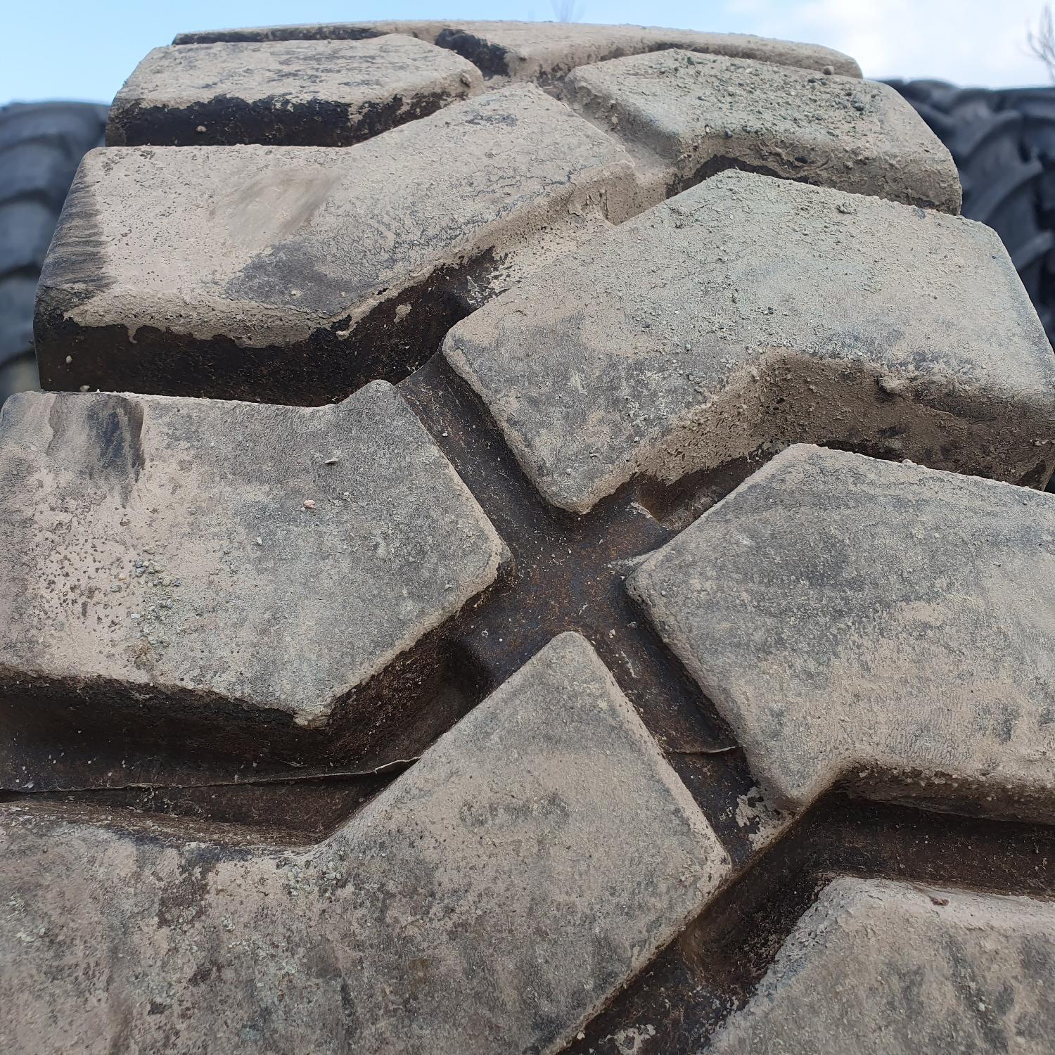  Cauciucuri 250/70R15  Bkt