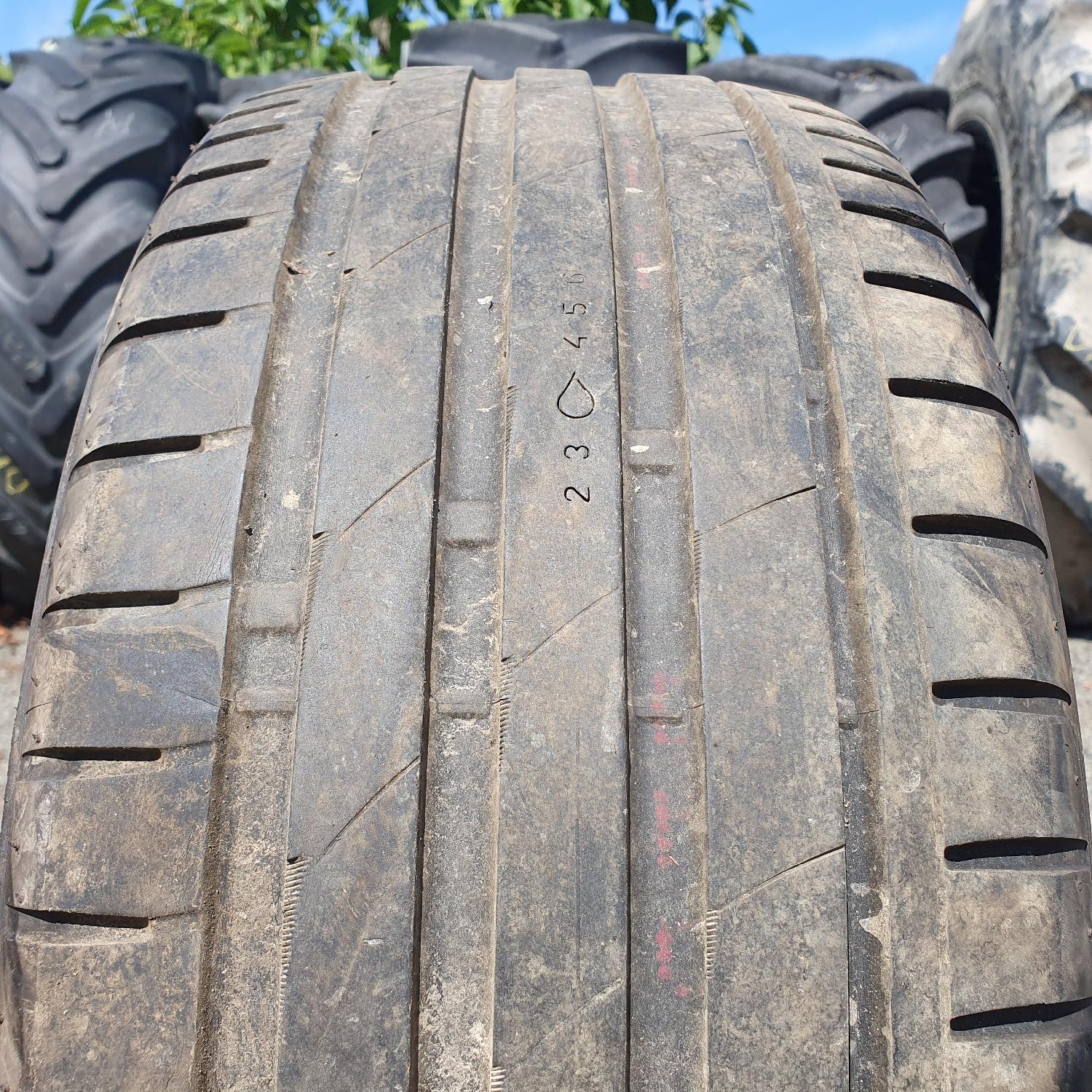  Cauciucuri 235/45R17 Nokian