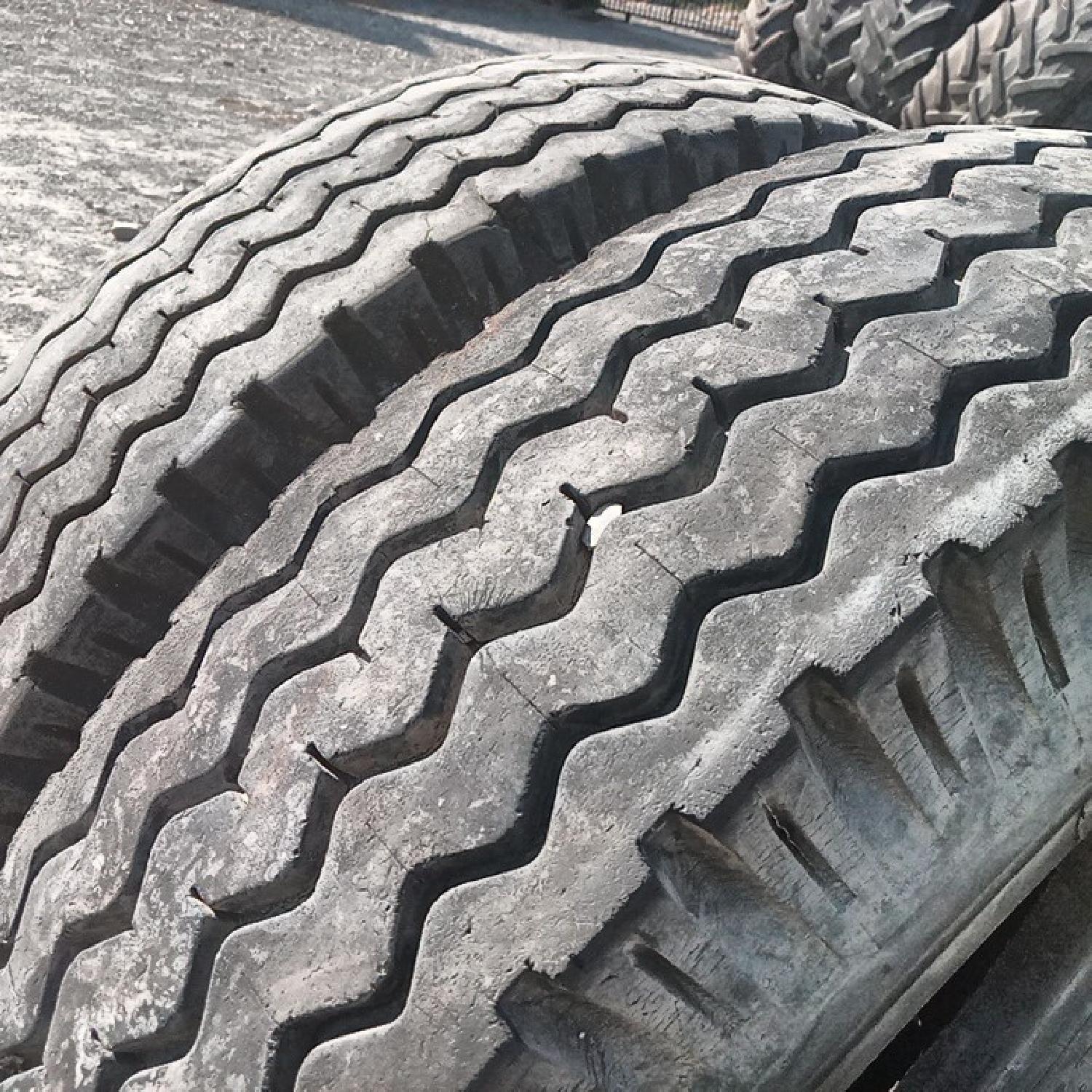  Cauciucuri 8.25-16  Semperit