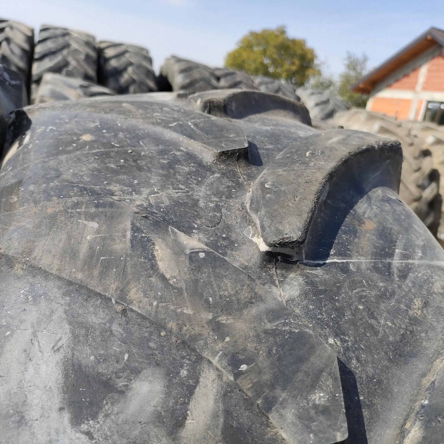  Cauciucuri 340/85R24 (13.6R24) Vredestein