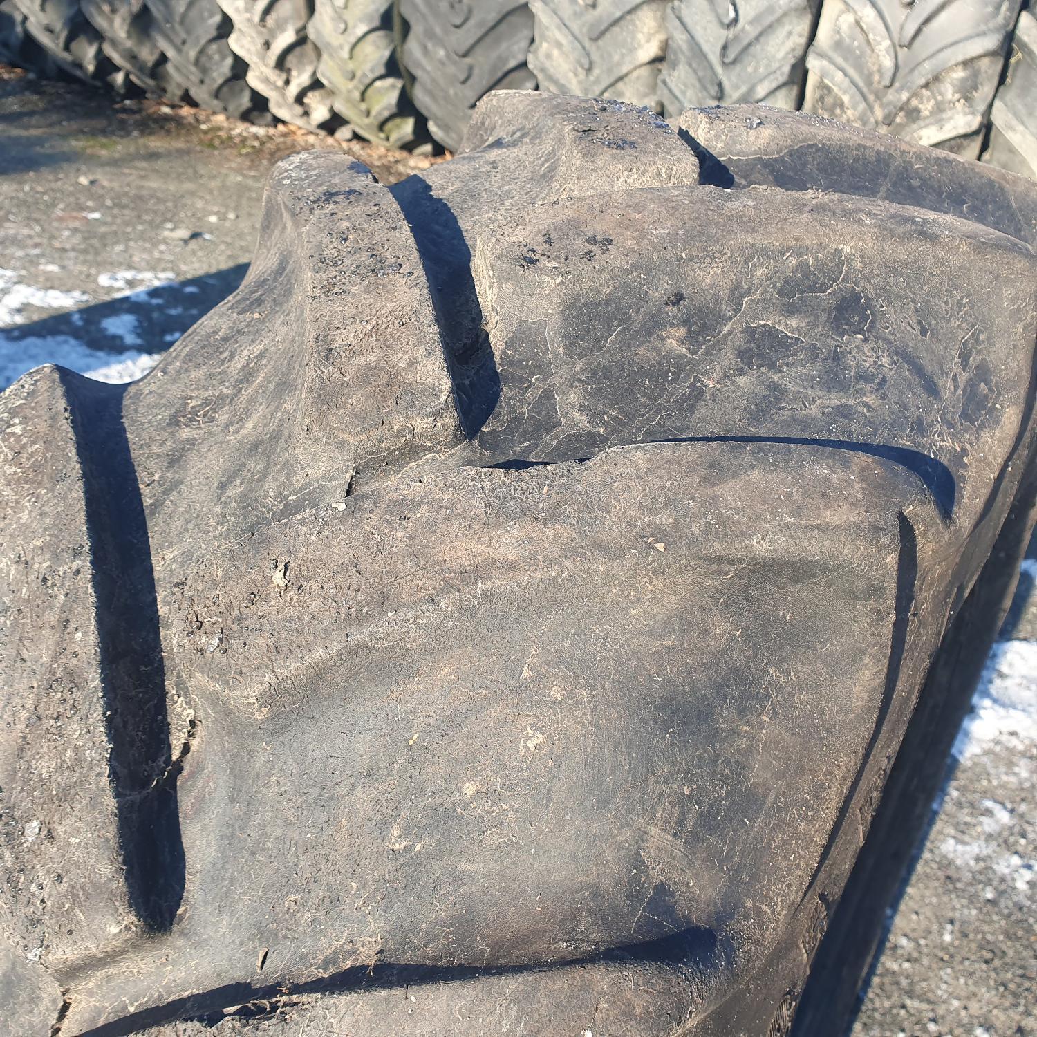  Cauciucuri 340/85R24 (13.6R24) Mitas