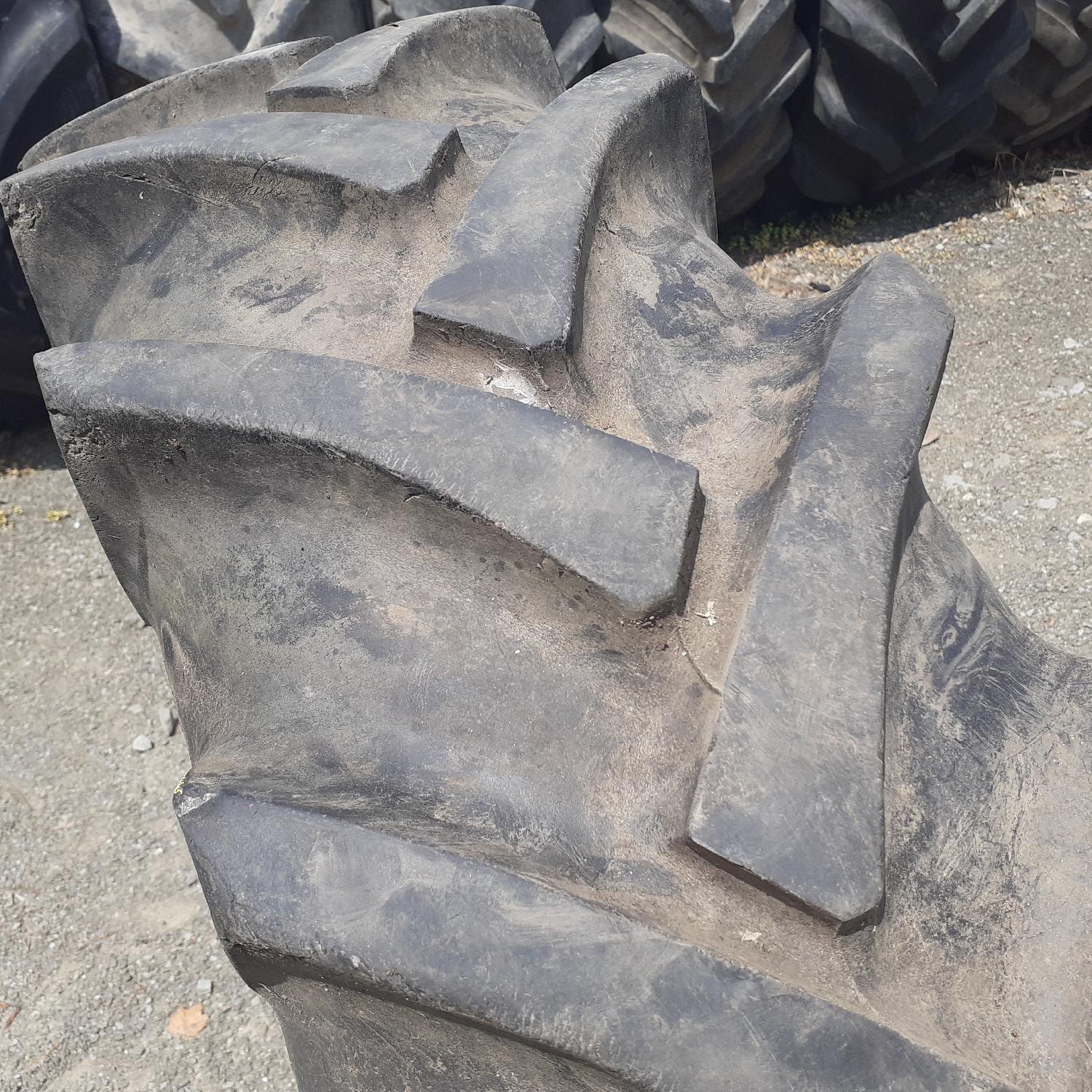  Cauciucuri 12.4-28 (320/85R28) Vredestein