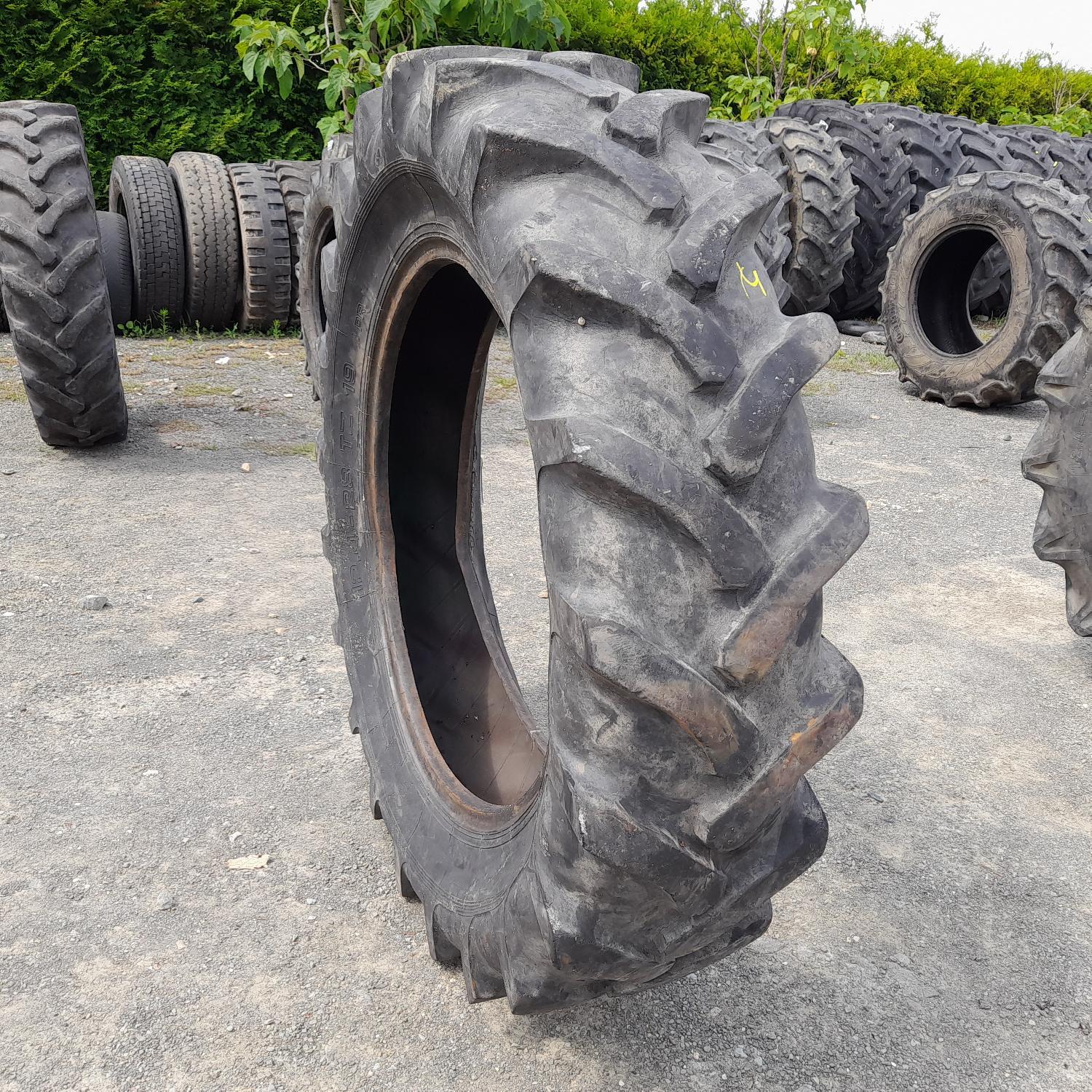  Cauciucuri 12.4R28 (320/85R28) Barum
