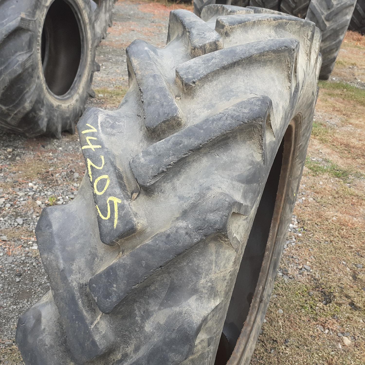  Cauciucuri 12.4-28 (320/85R28) Semperit