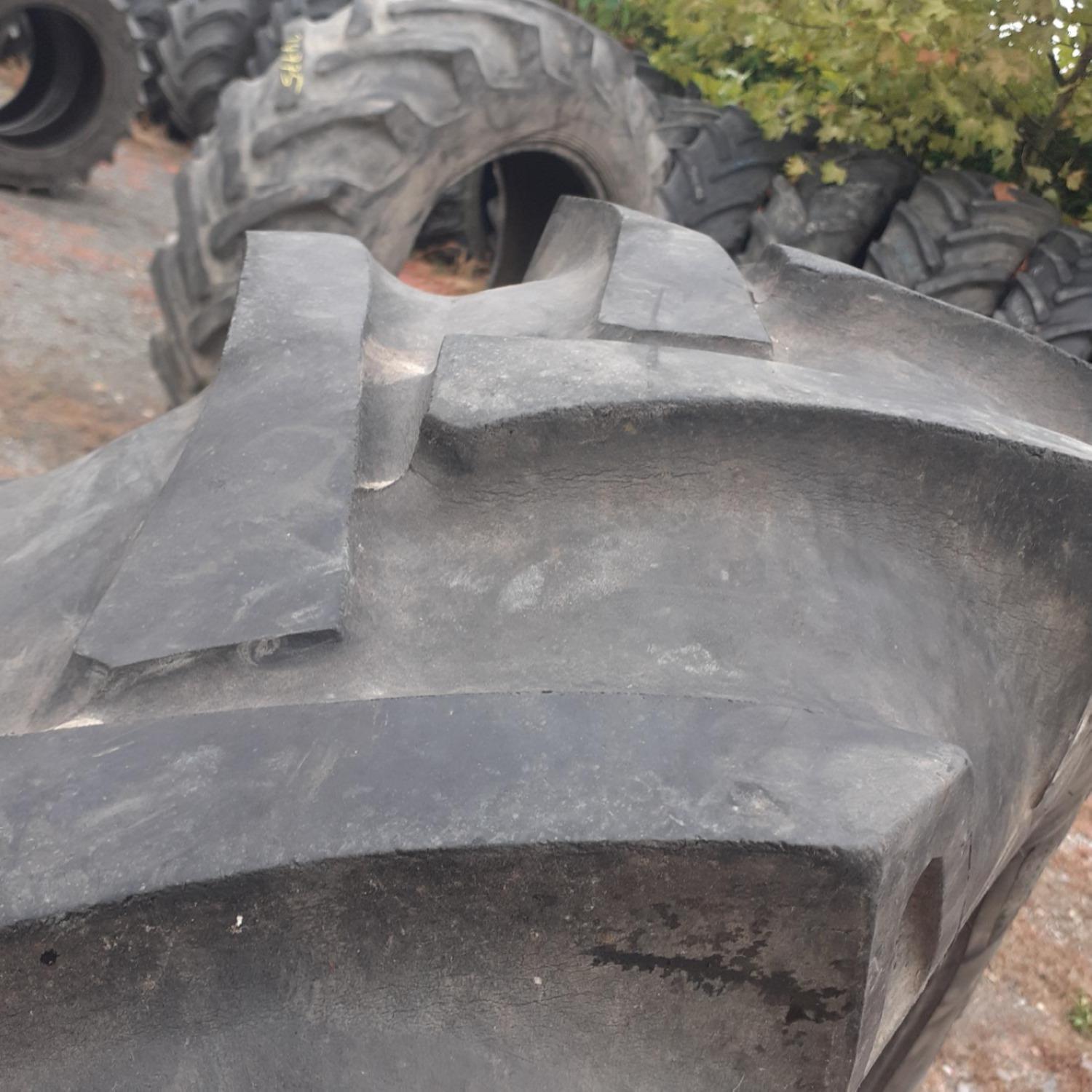  Cauciucuri 12.4-28 (320/85R28) Vredestein