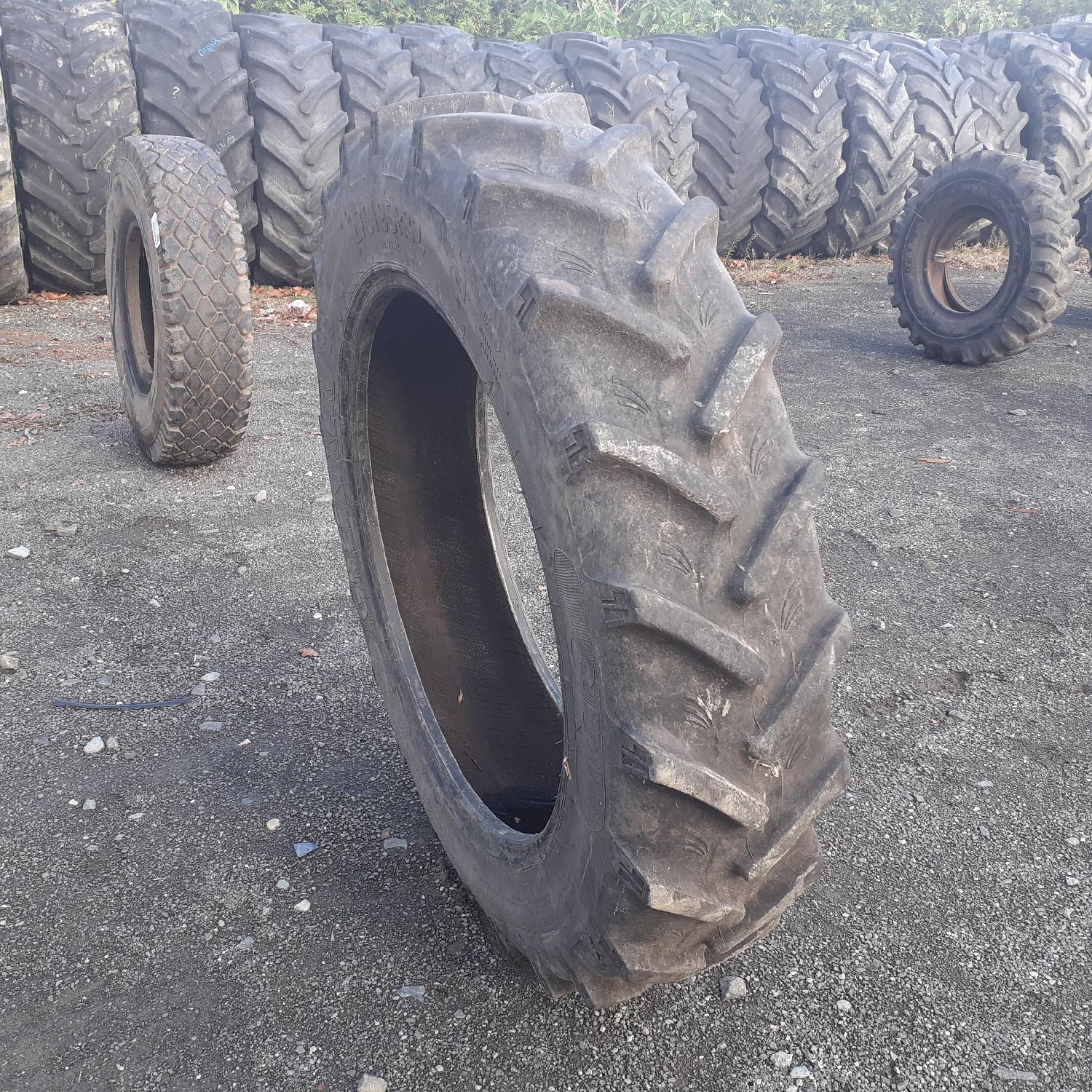  Cauciucuri 270/95R32 Universal