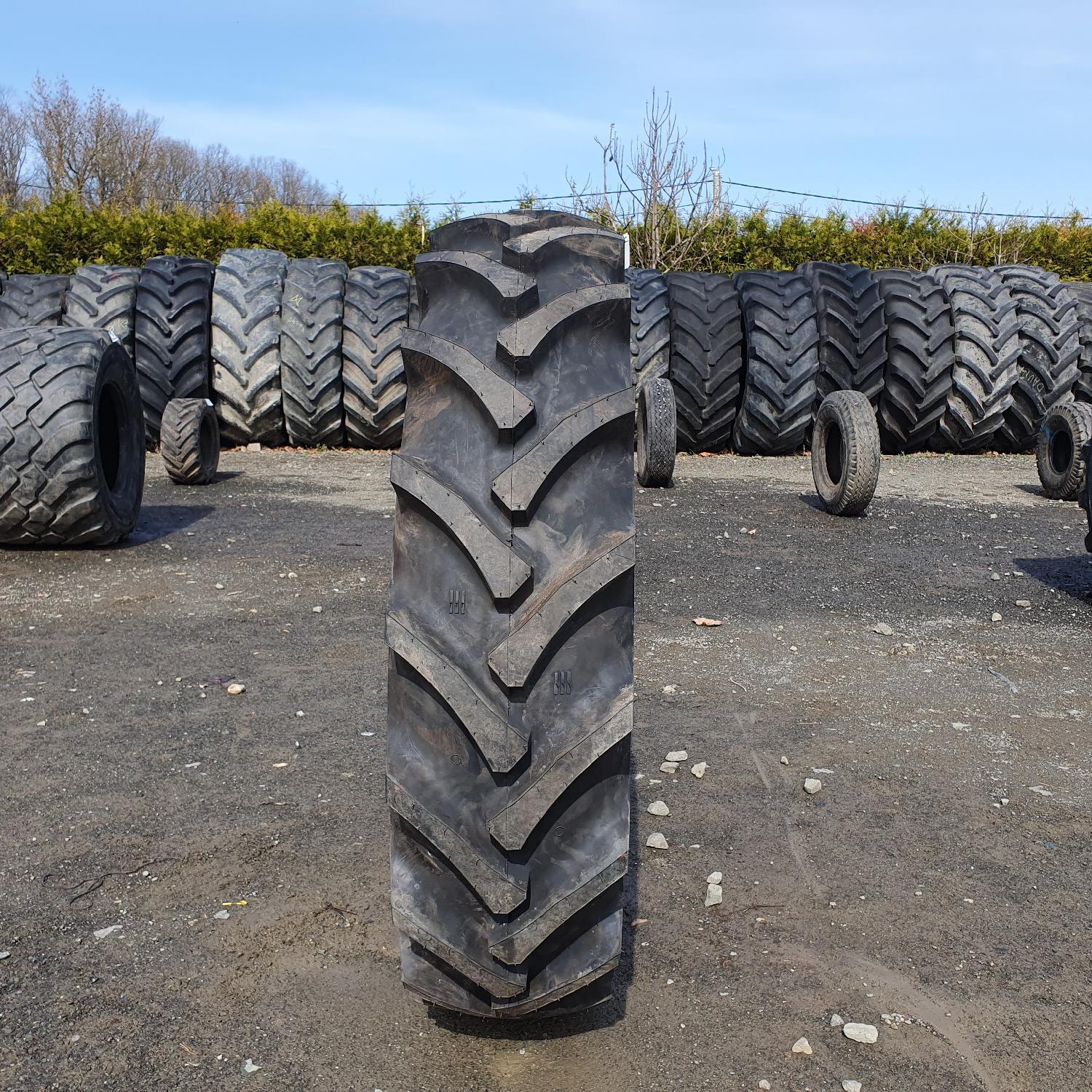  Cauciucuri 12.4-28 (320/85R28) Vredestein