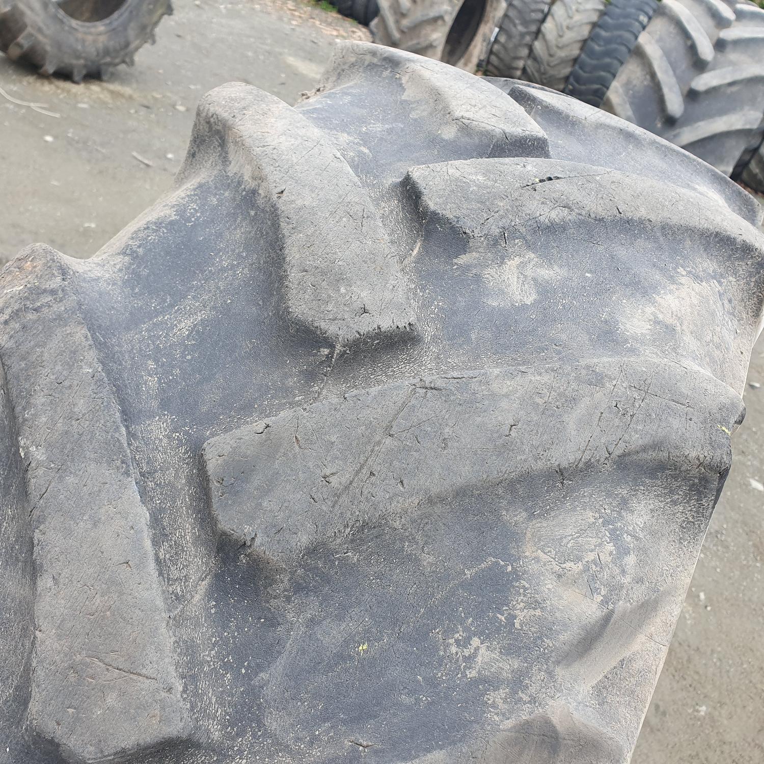  Cauciucuri 340/85R24 (13.6R24) Continental