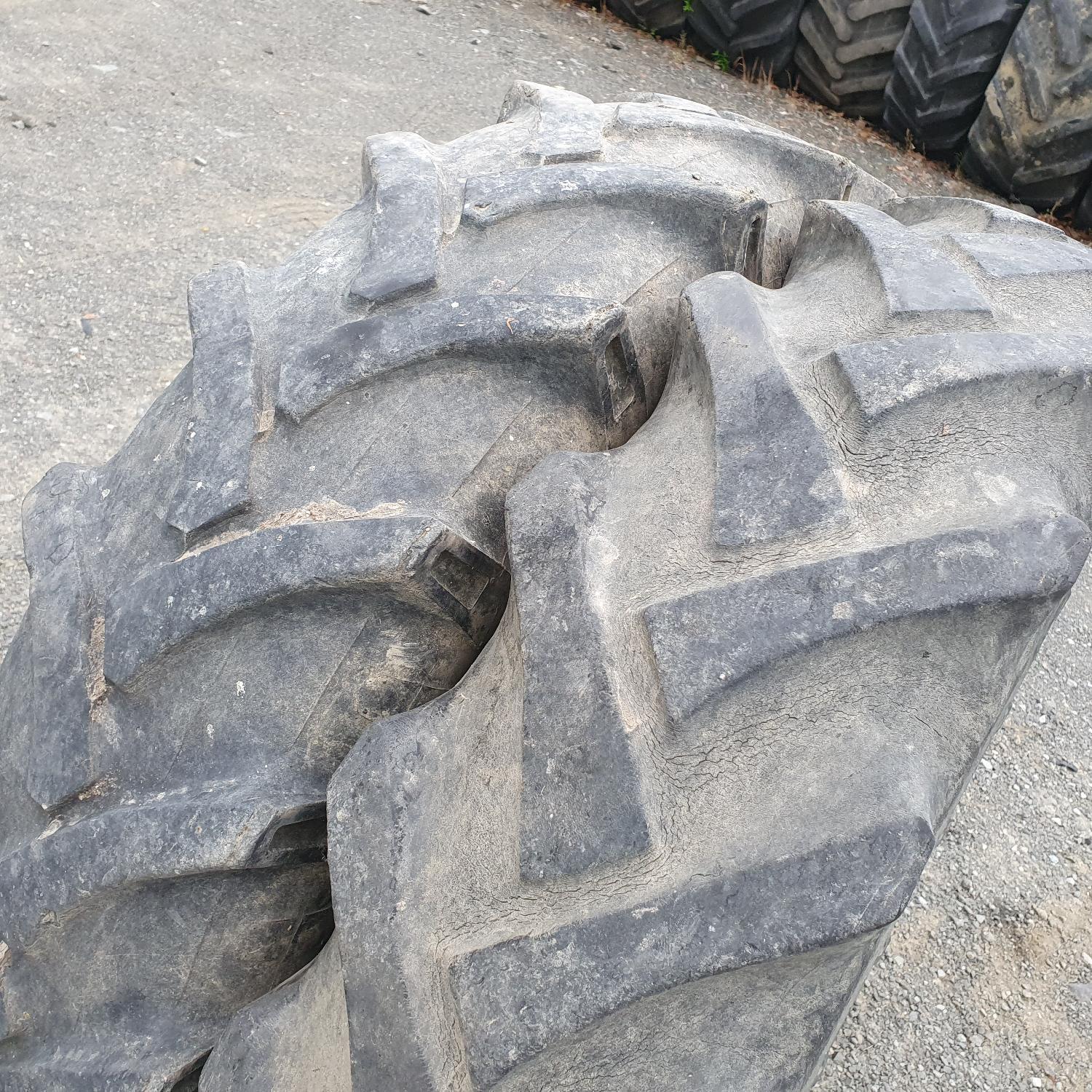  Cauciucuri 9.5R24 (250/85R24) Pirelli