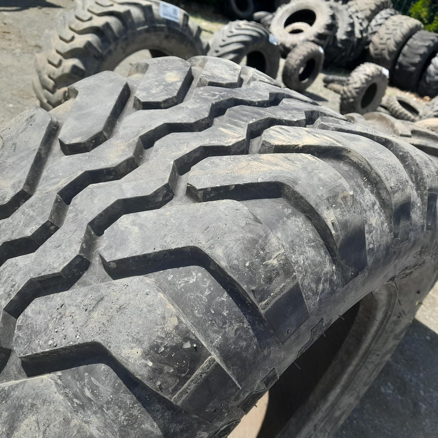  Cauciucuri 380/55-17 Vredestein