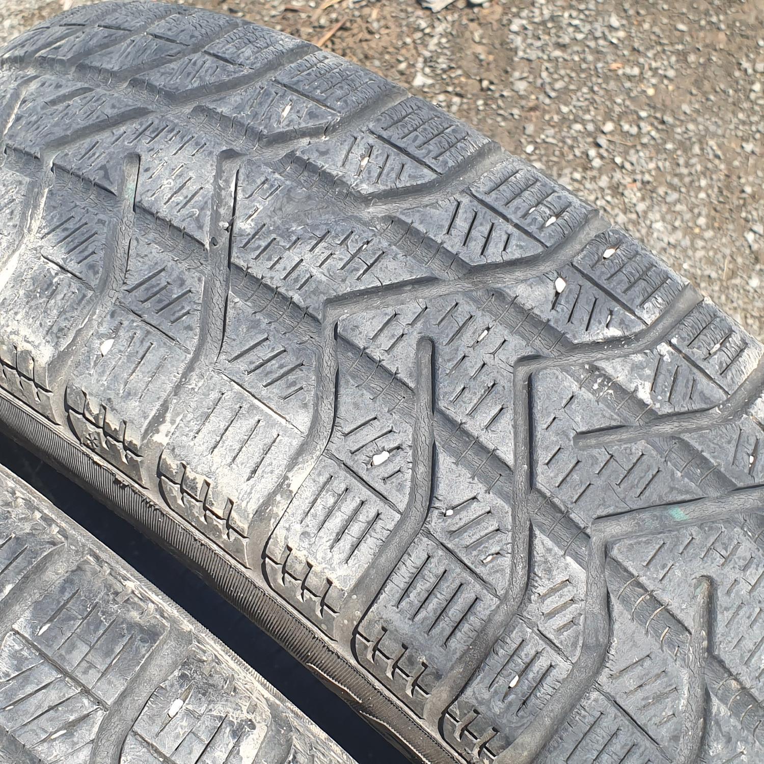  Cauciucuri 165/65R14 Pirelli