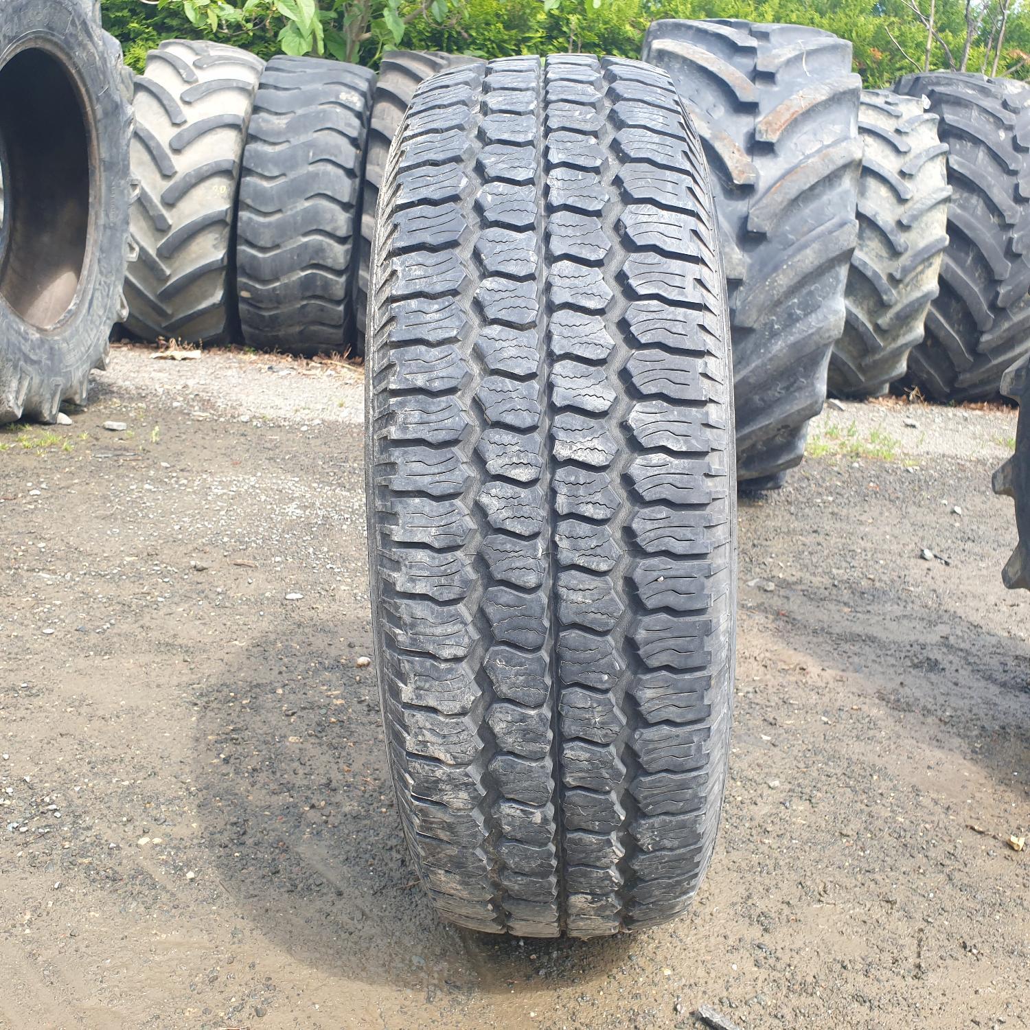  Cauciucuri 215/70R15 Universal