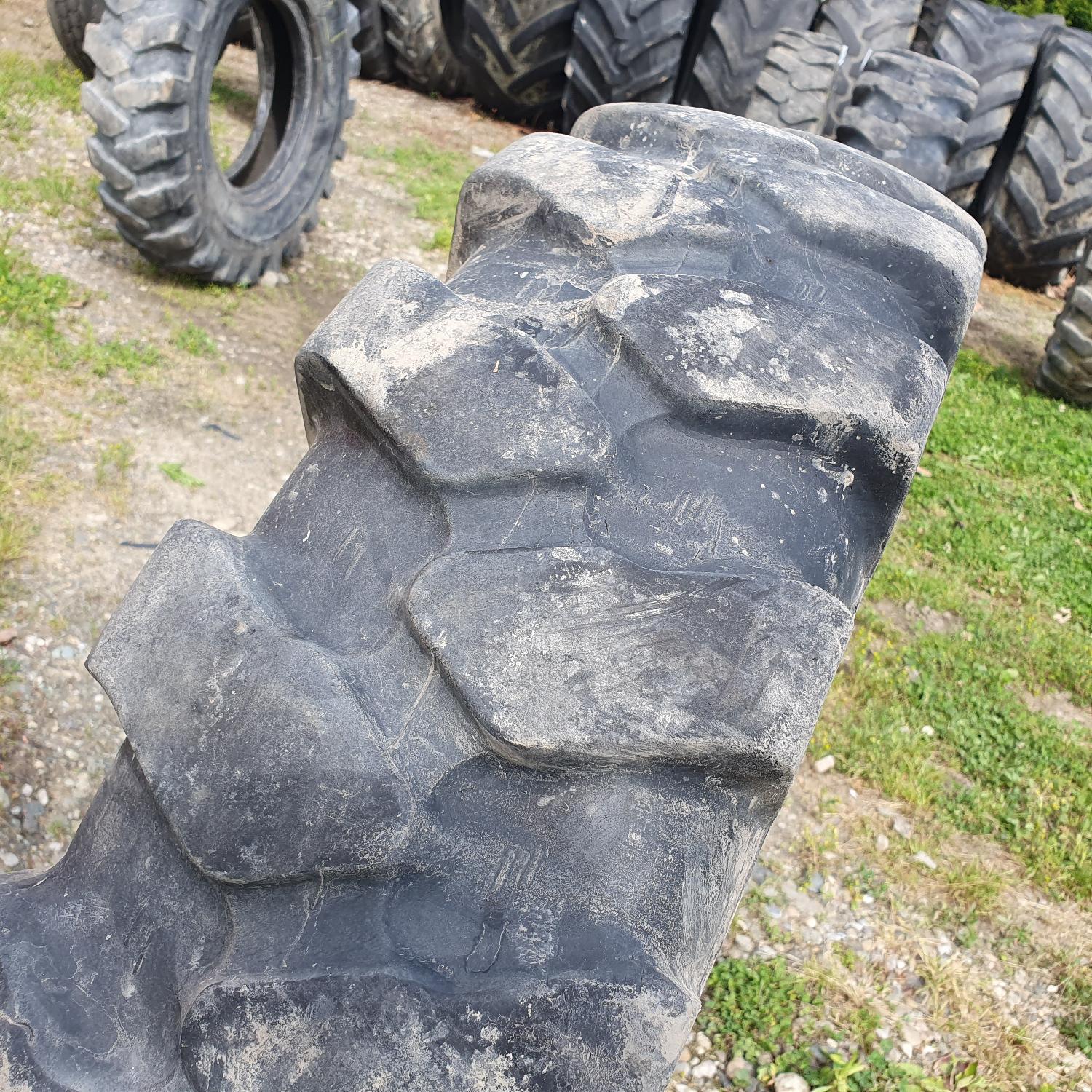  Cauciucuri 10.00-20 Liebherr