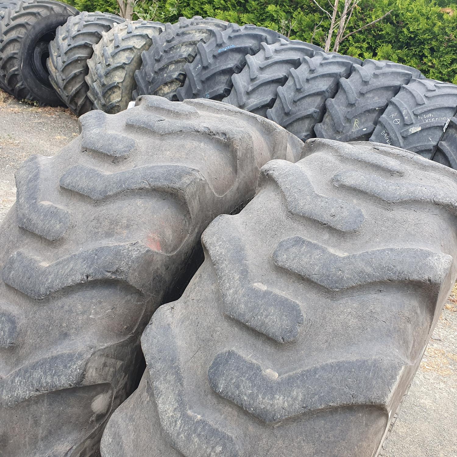  Cauciucuri 18.4-26 Jcb