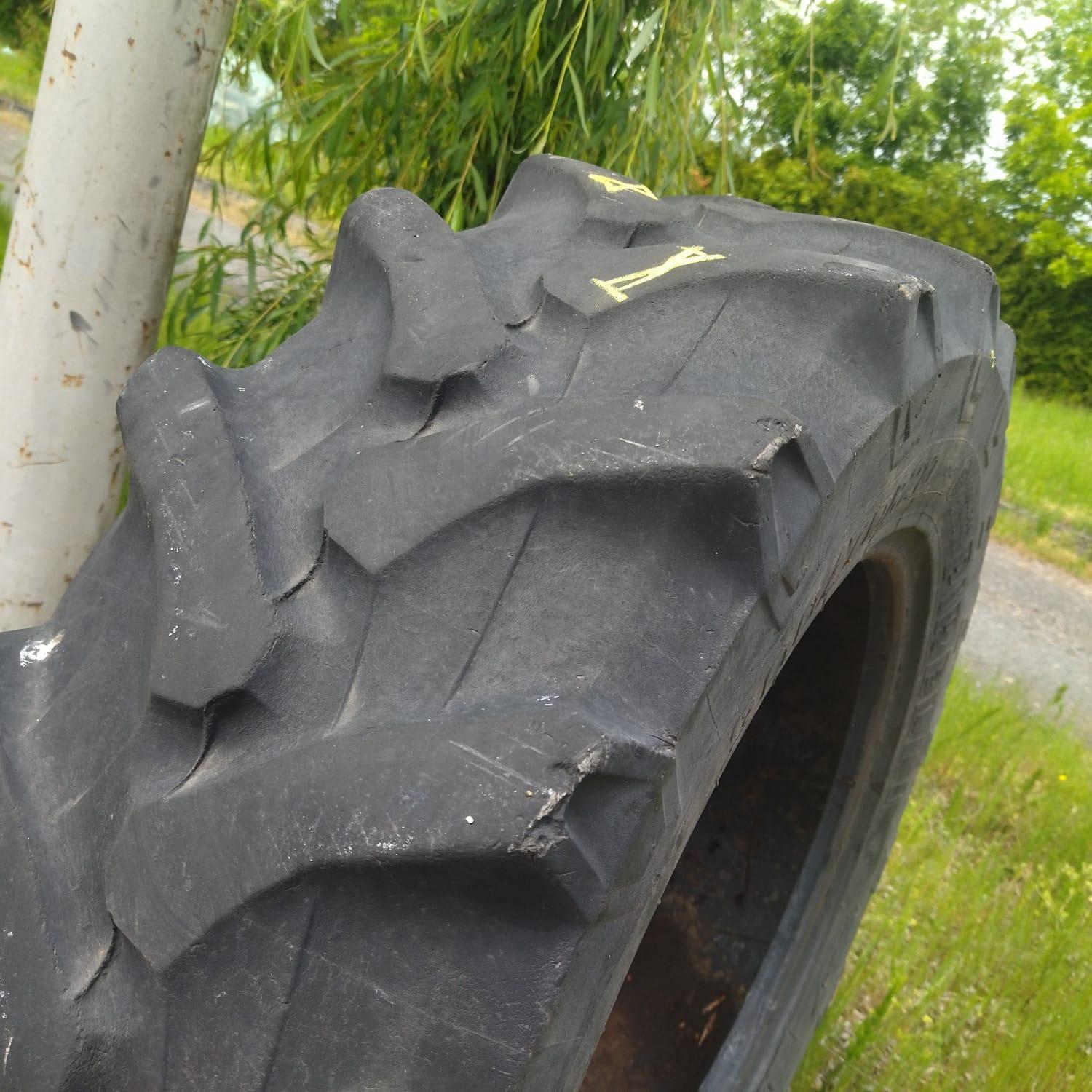  Cauciucuri 300/70R20 Pirelli