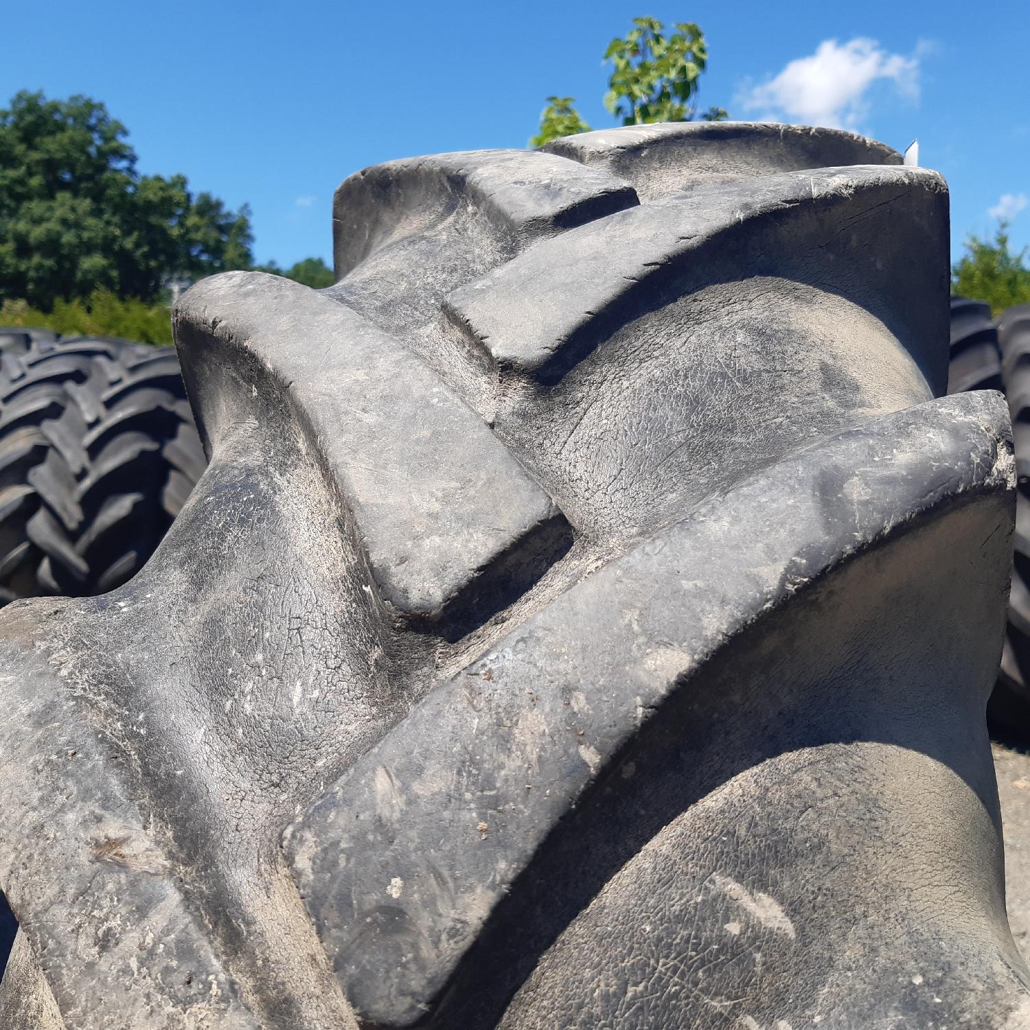  Cauciucuri 12.4-28 (320/85R28) Vredestein