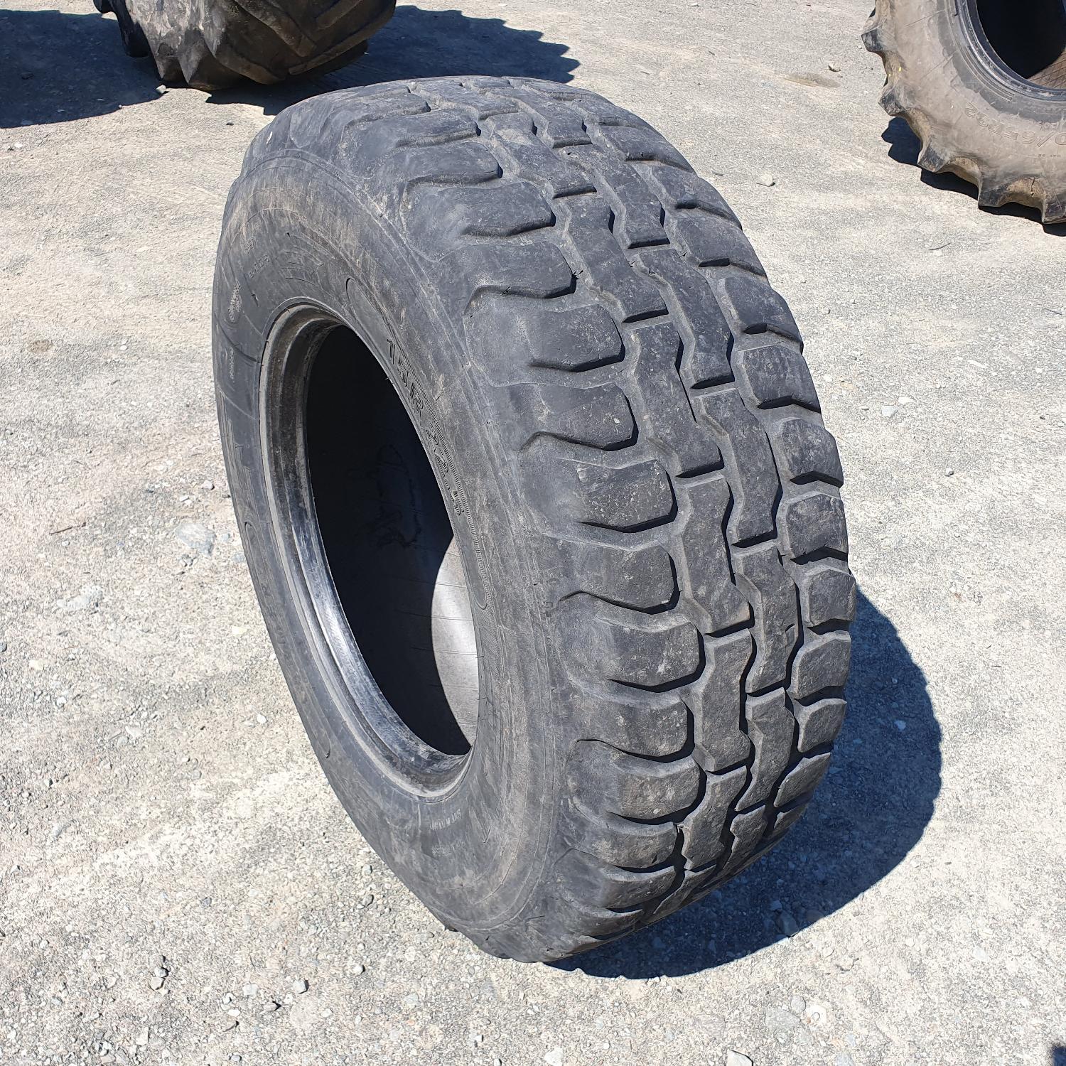  Cauciucuri 15R22.5 Universal