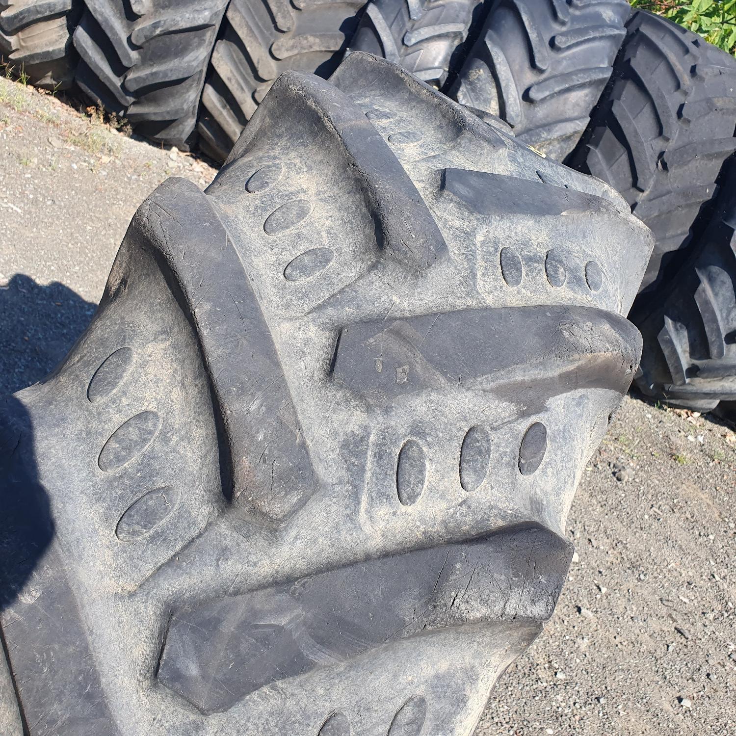  Cauciucuri 380/85R24 (14.9R24) Bkt