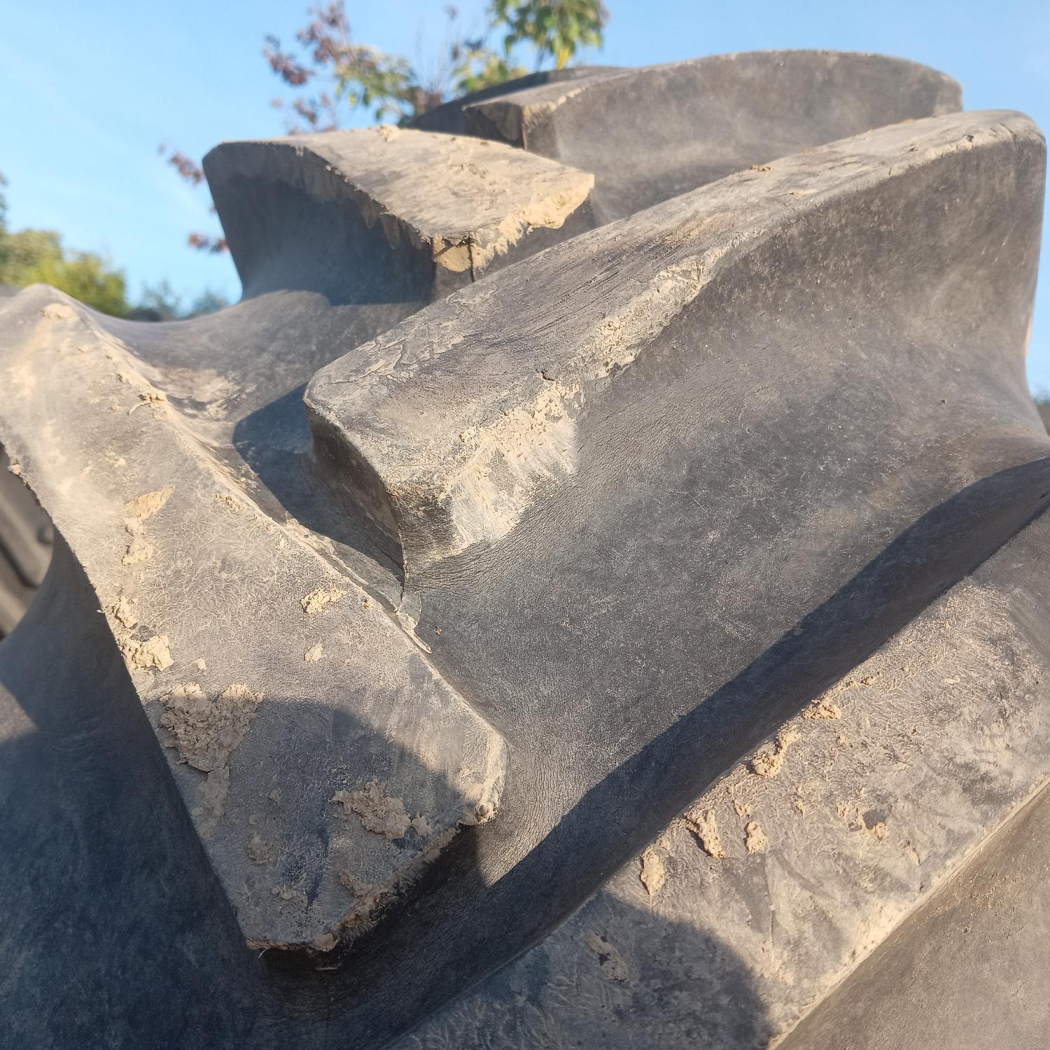  Cauciucuri 14.9-24 Goodyear