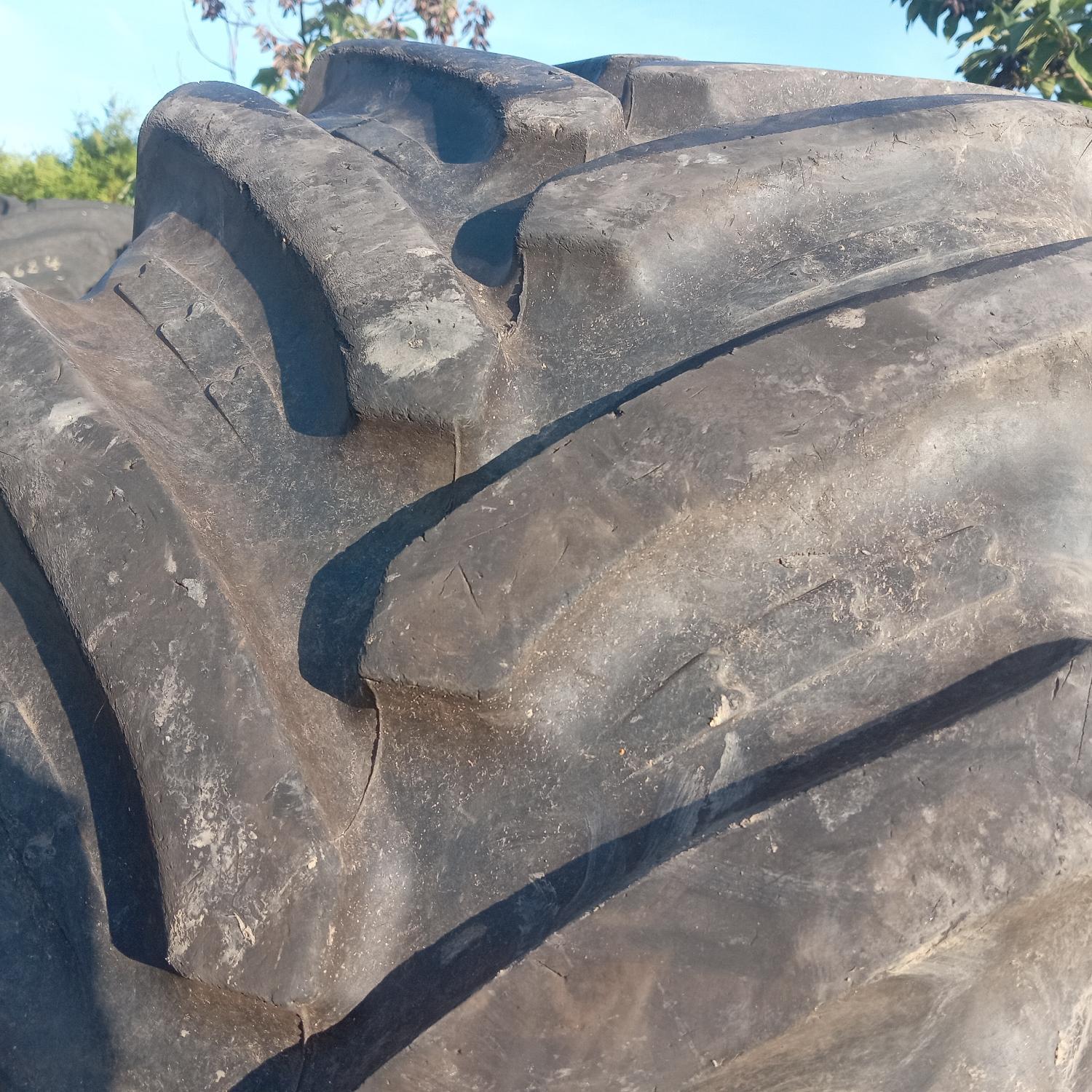  Cauciucuri 440/65R24 Bkt