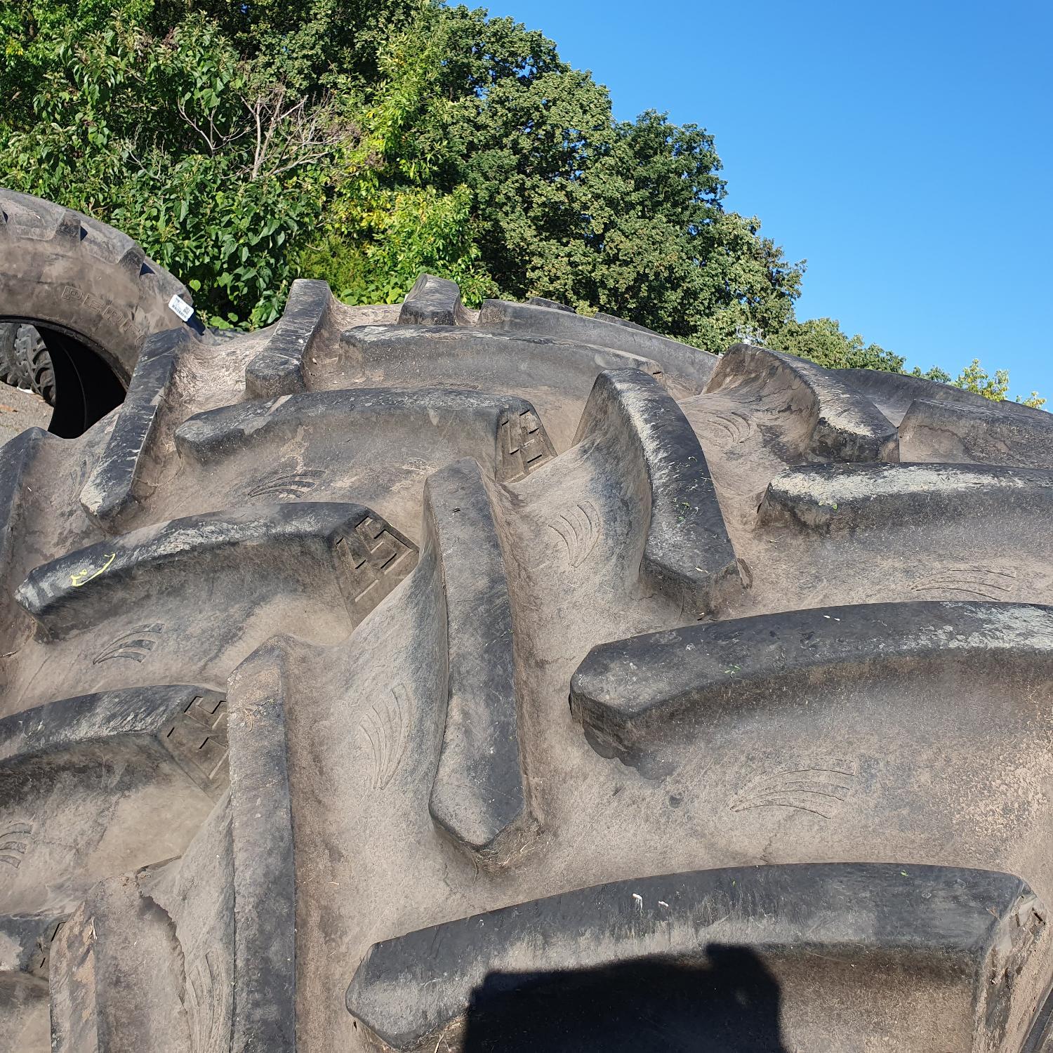  Cauciucuri 650/65R42  Gri
