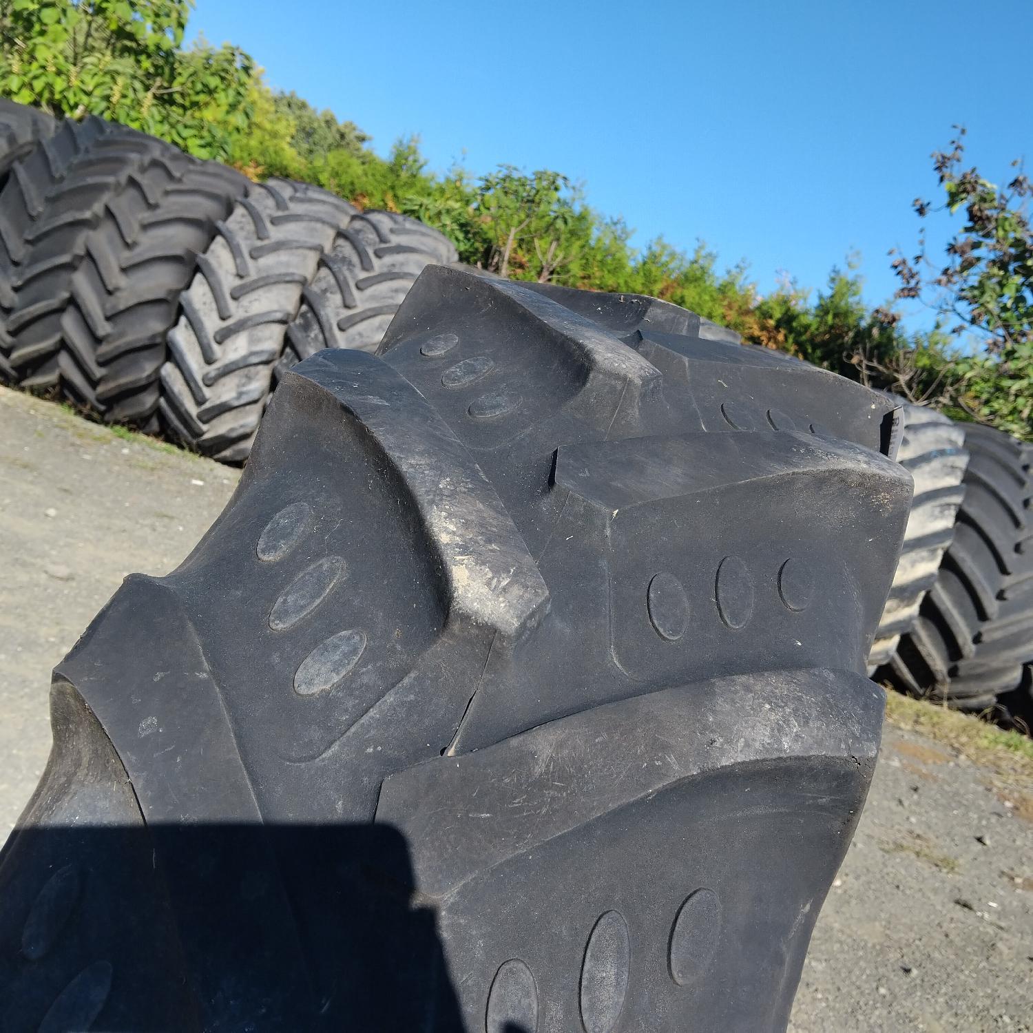  Cauciucuri 340/85R24 (13.6R24) Bkt