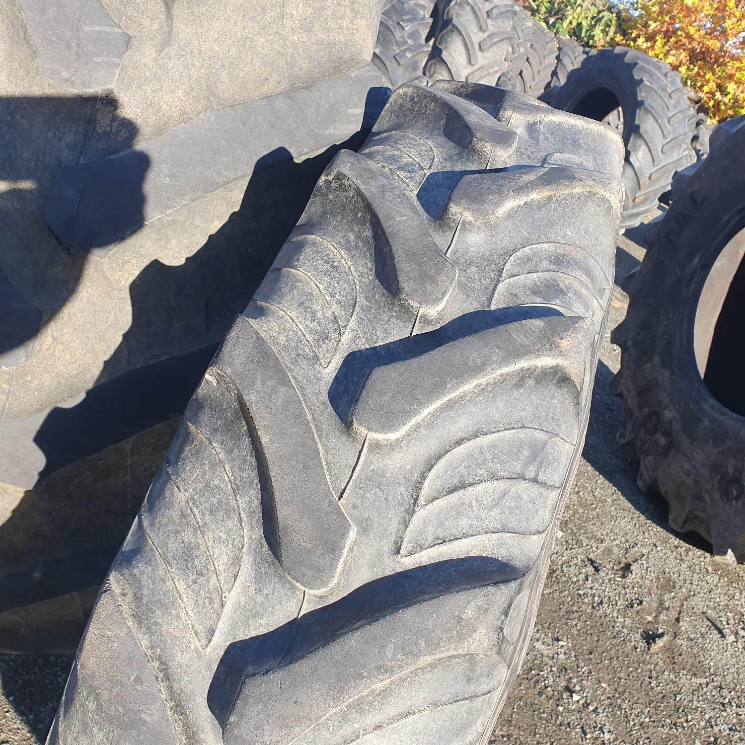  Cauciucuri 270/95R32  Taurus