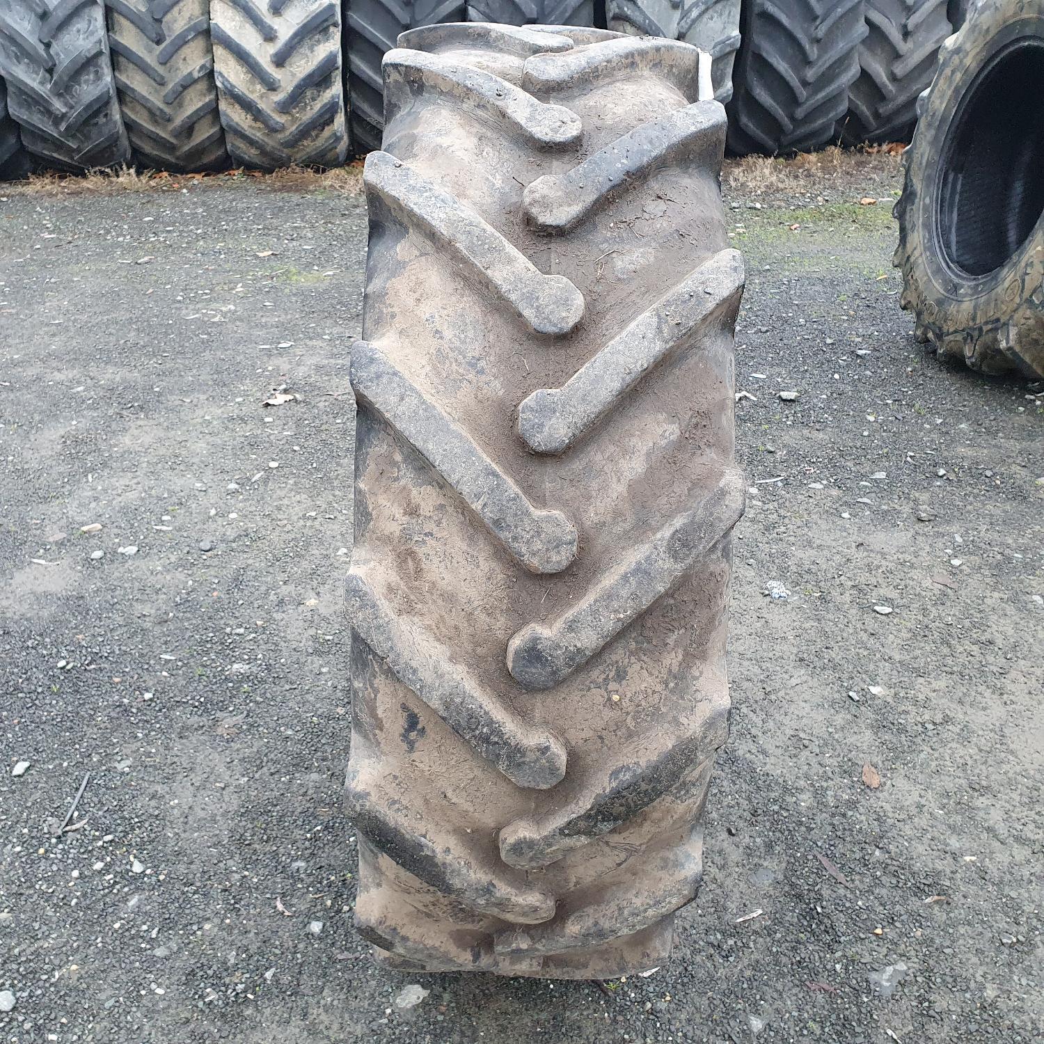  Cauciucuri 14.9R24 (380/85R24) Dneproshina