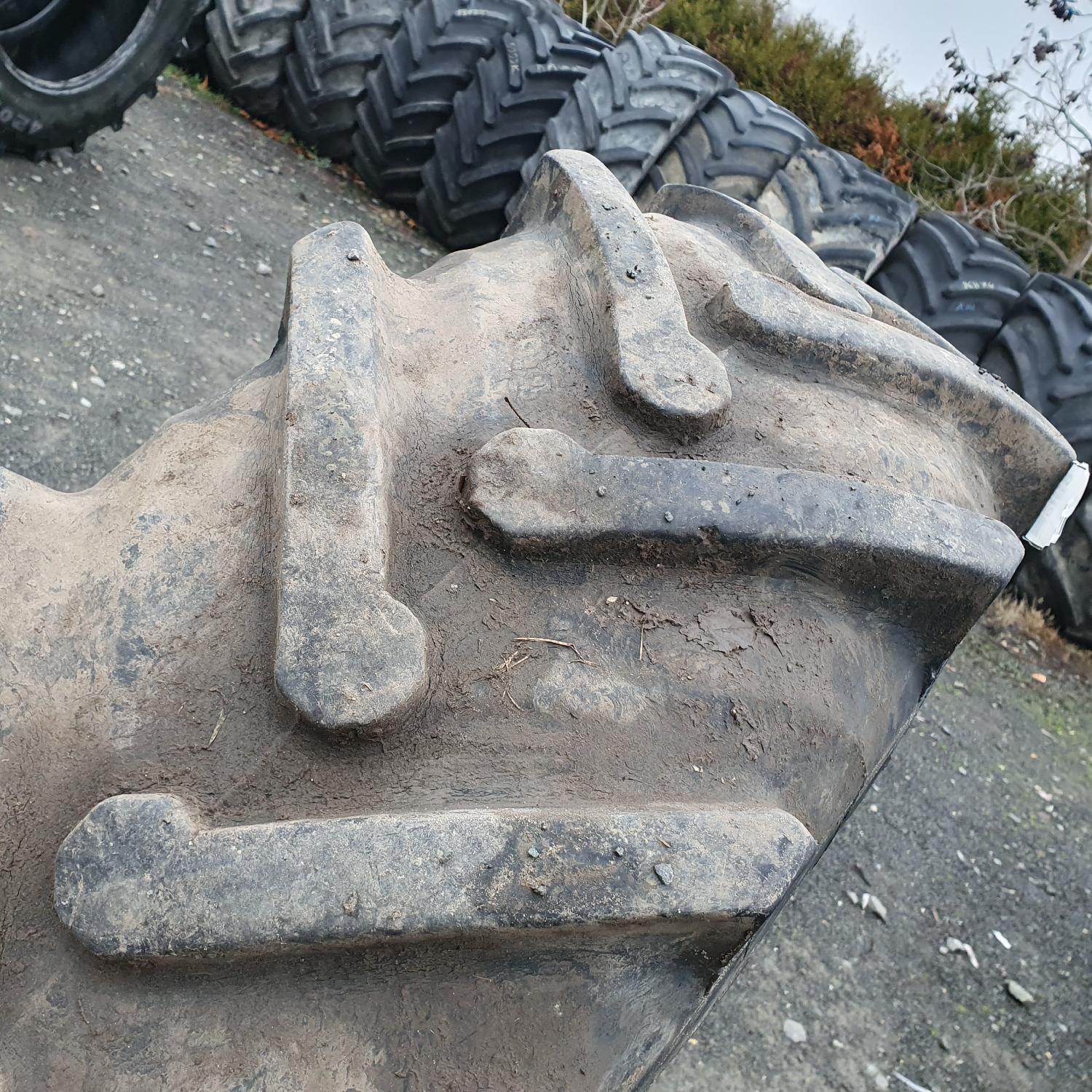  Cauciucuri 14.9R24 (380/85R24) Dneproshina