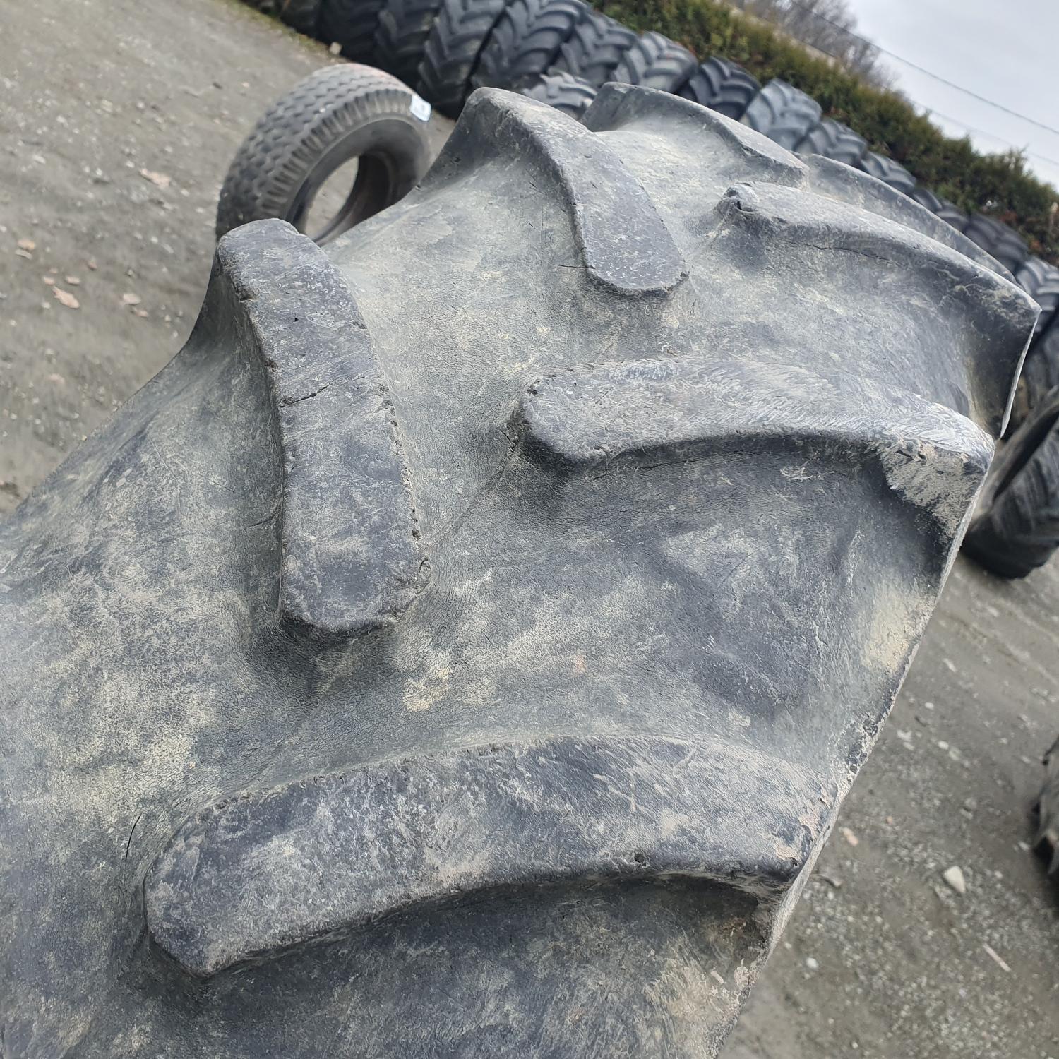  Cauciucuri 12.4R32 (320/85R32) Cultor