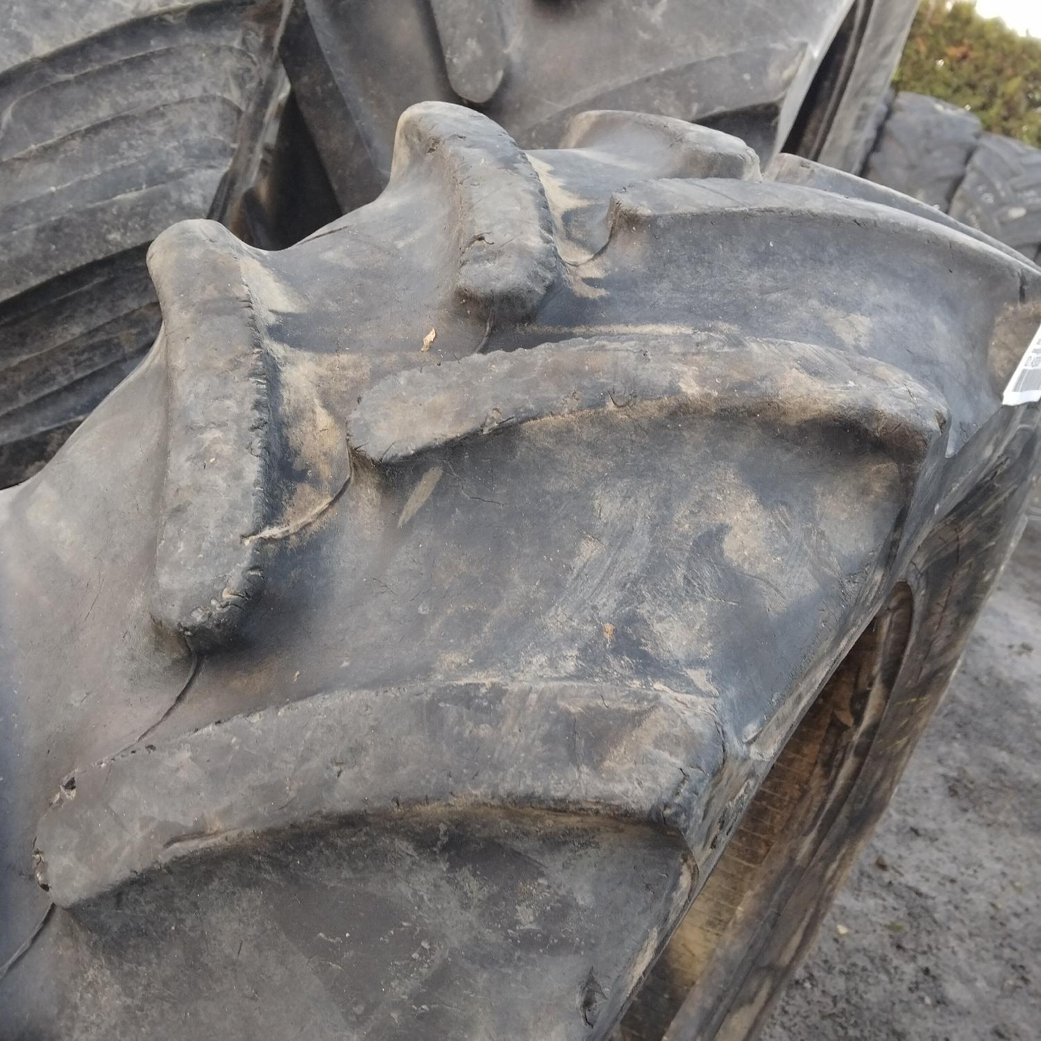  Cauciucuri 360/70R20  Continental