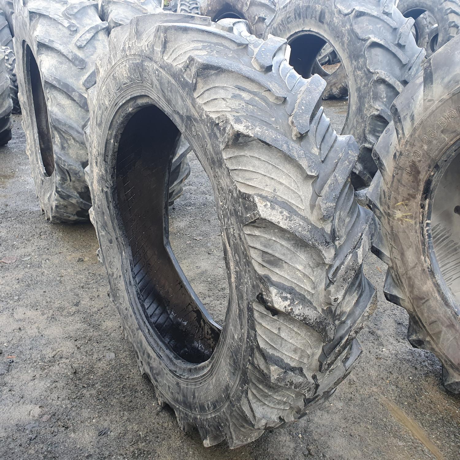  Cauciucuri 12.4R32 (320/85R32) Taurus