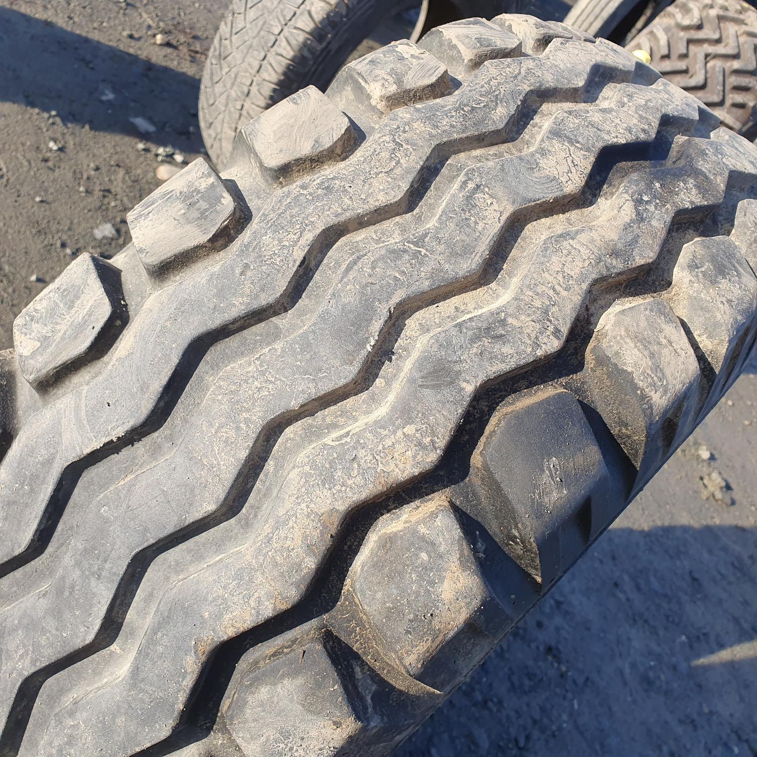  Cauciucuri 10.5/80-18 (10.5R18) Goodyear