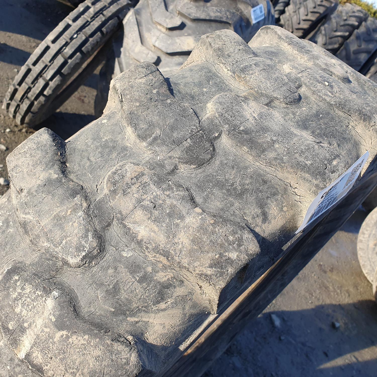  Cauciucuri 8.25-20  Universal