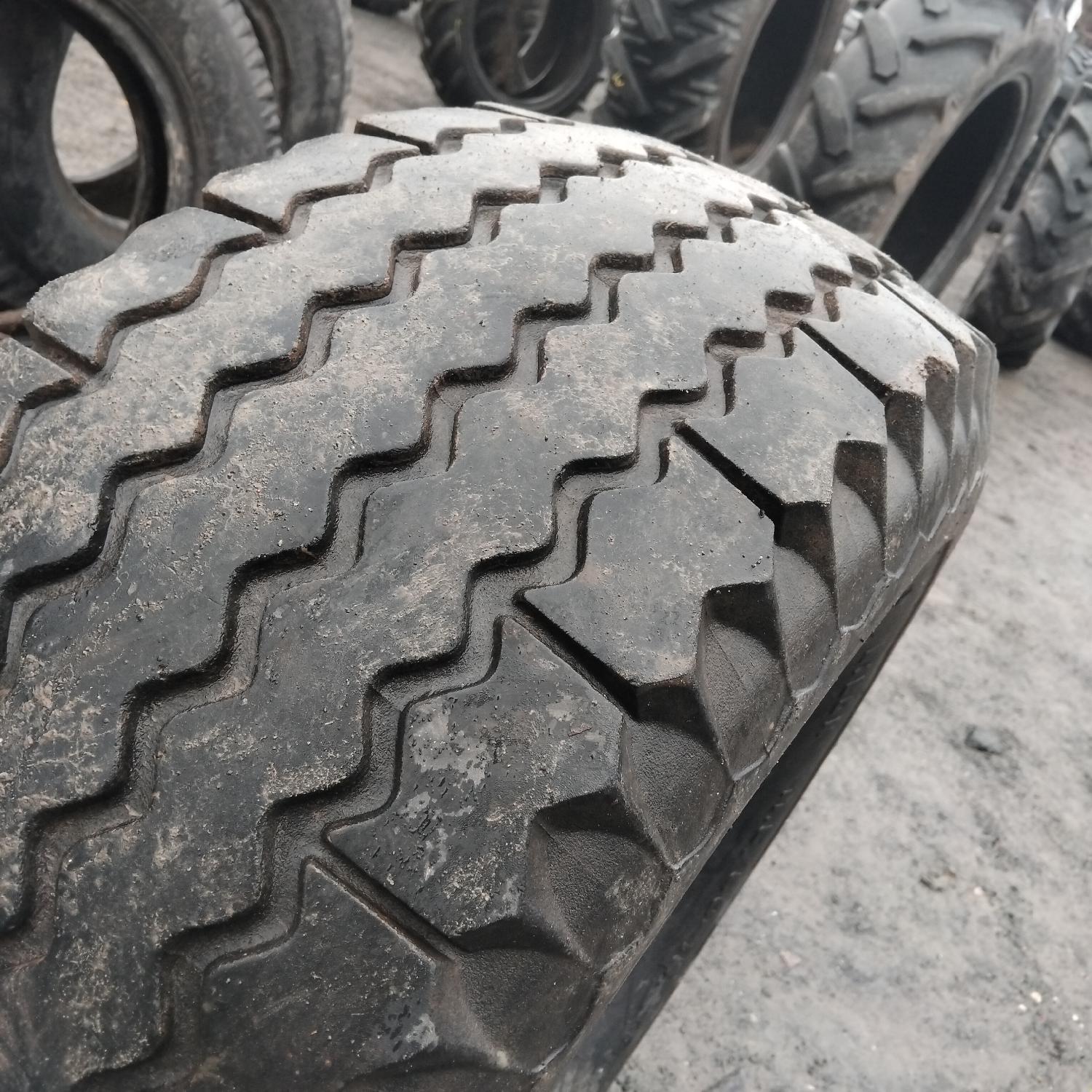  Cauciucuri 11.5/80-15.3  Vredestein