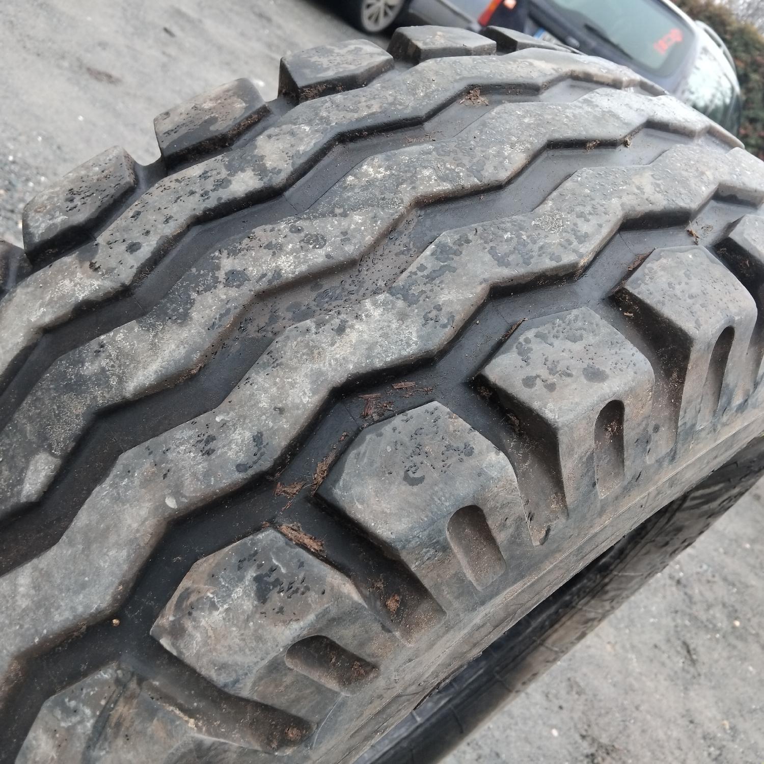  Cauciucuri 11.5/80-15.3  Semperit