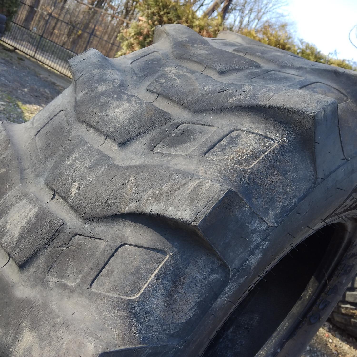  Cauciucuri 17.5L-24  Bkt