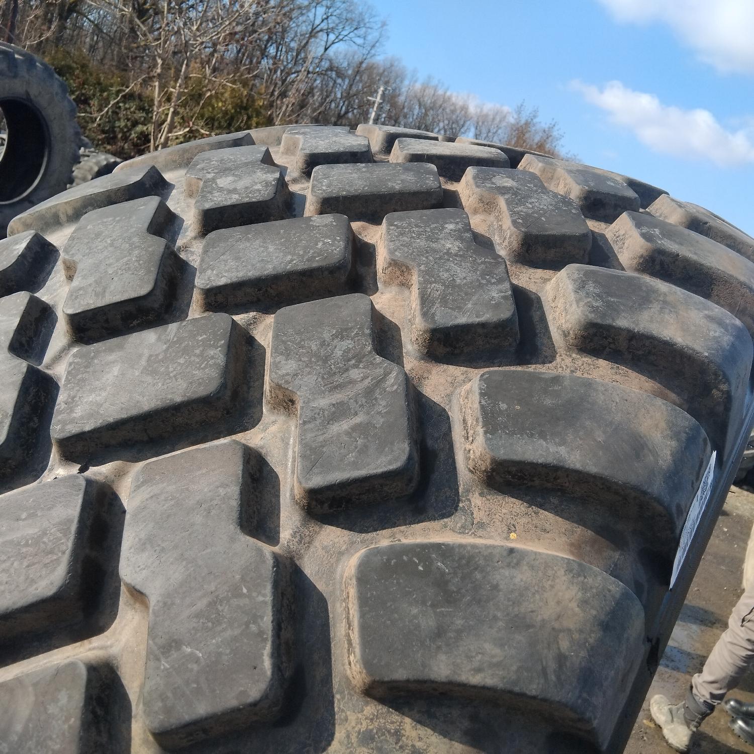  Cauciucuri 30.5R32  Bkt