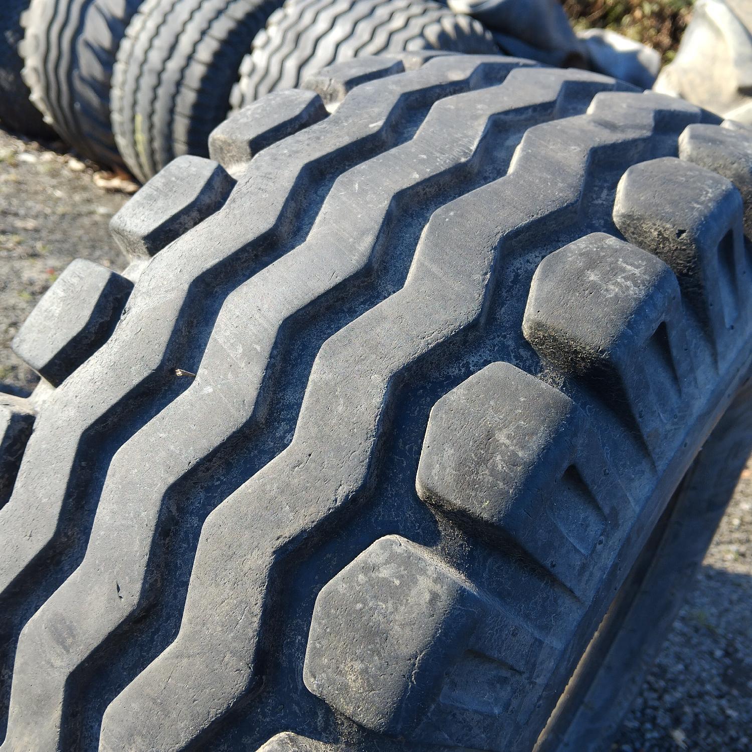  Cauciucuri 10.0/80-12  Bkt