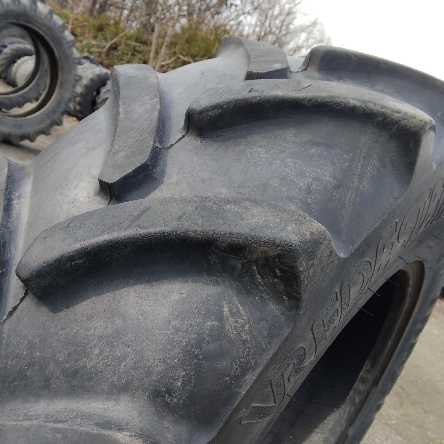  Cauciucuri 340/85R24 (13.6R24) Vredestein