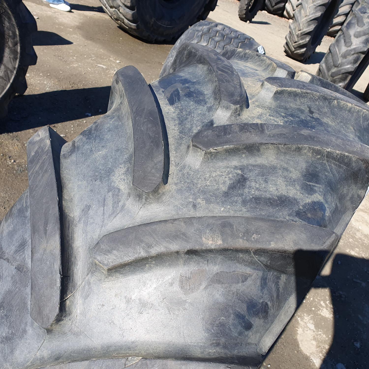  Cauciucuri 440/65R24  Michelin