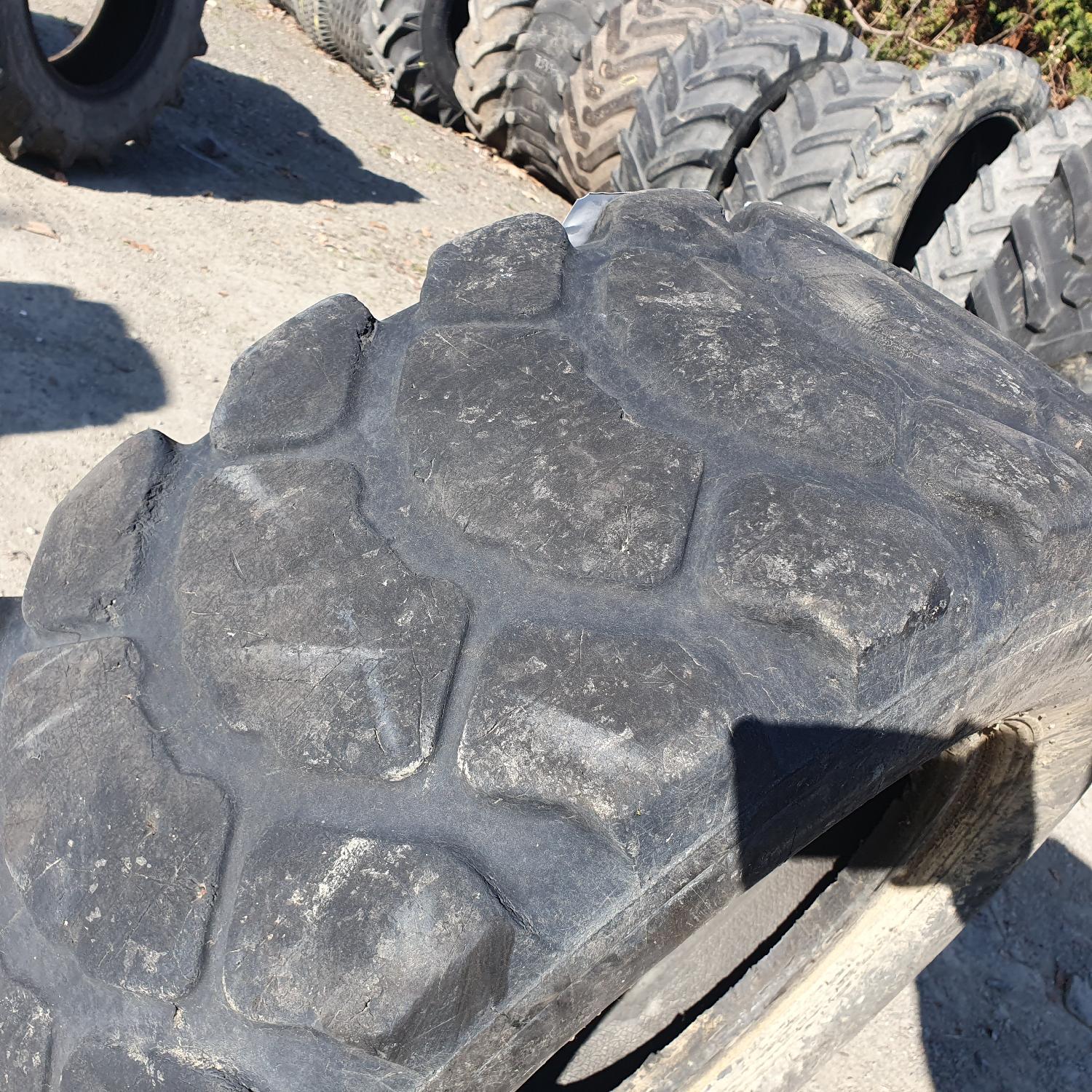  Cauciucuri 12.5/80-18 (12.5R18) Armour