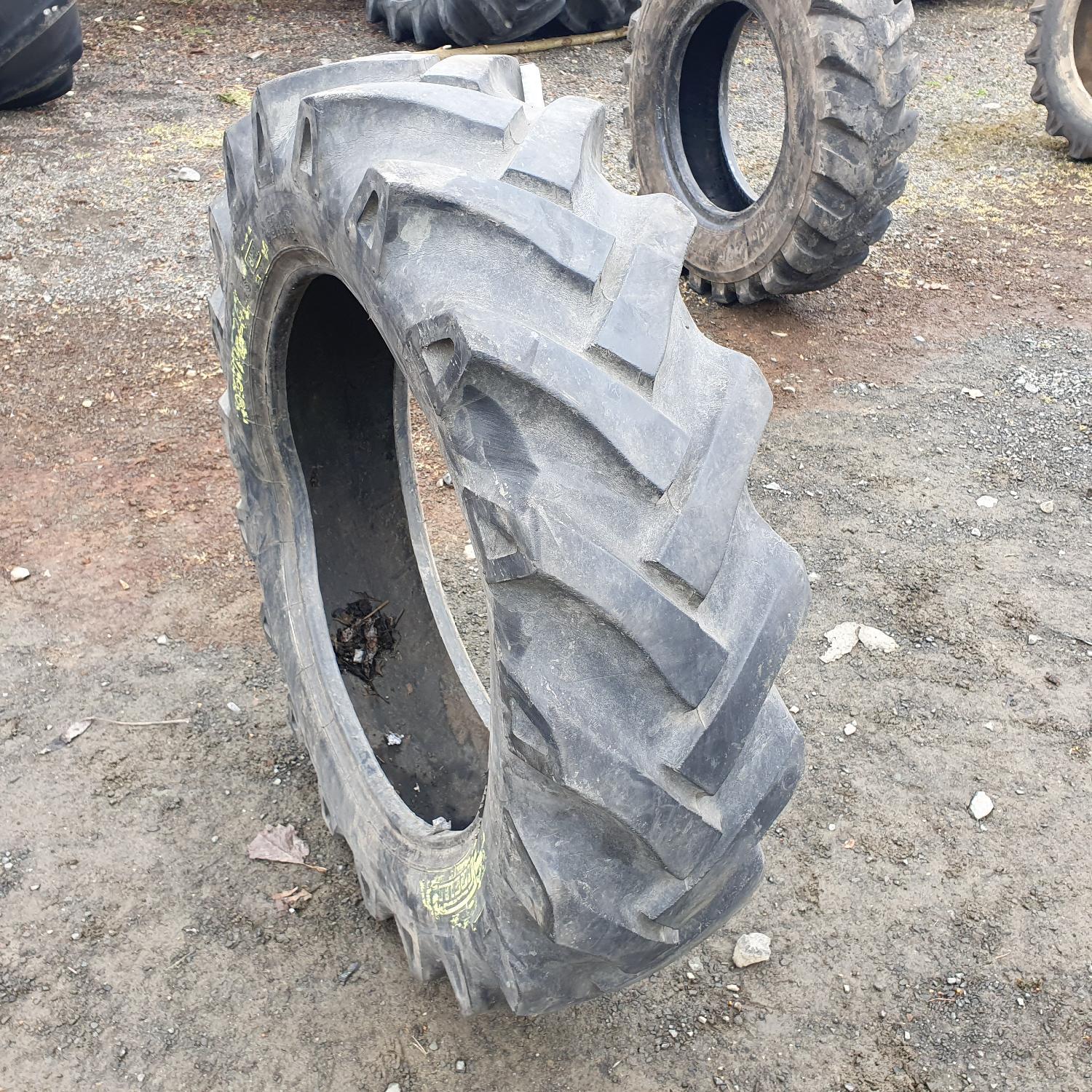  Cauciucuri 9.5-24 (250/85R24) Pirelli