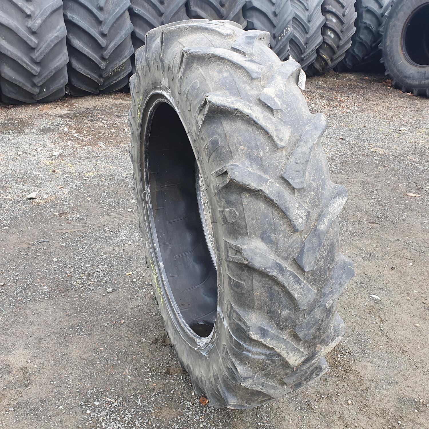  Cauciucuri 12.4R32 (320/85R32) Pirelli